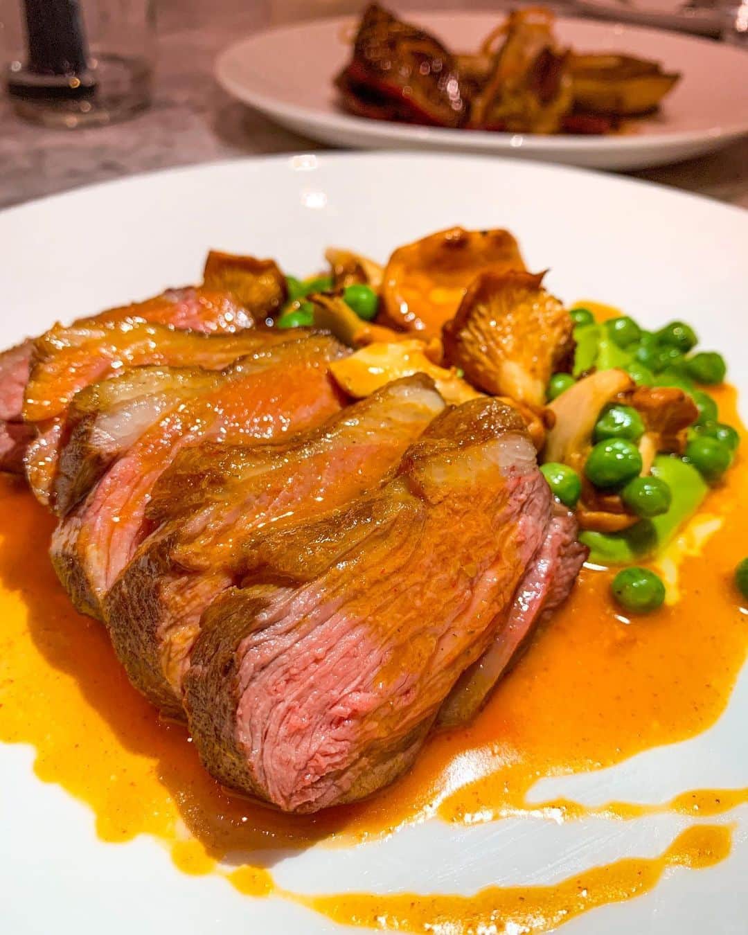 Eat With Steph & Coのインスタグラム：「Contemporary European cuisine at the newly reopened @livrestaurantgroup. The lamb rump with anchovy butter, girolles and peas was definitely the star dish of the night, and the ambience and service was excellent throughout. ⠀ And if you are adventurous, the chicken liver parfait on brioche would make an interesting appetiser, or save room for a slice of their beautifully baked cherry & almond tart! 🙂⠀ ⠀ 📍 Location: Belgravia⠀ 💵 Price: £30-50pp⠀ 👨‍🍳 Cuisine: European⠀ ❤️ Best for: Date Night⠀ 🍽 Top dish: Lamb rump, chicken liver parfait, cherry & almond tart⠀ ☎️ Book ahead: Book/Walk up⠀ 🌱 Veg options: Yes⠀ ⠀ #invite #contemporarycuisine #tasteoflondon #finedining #lambrump #londoneats」