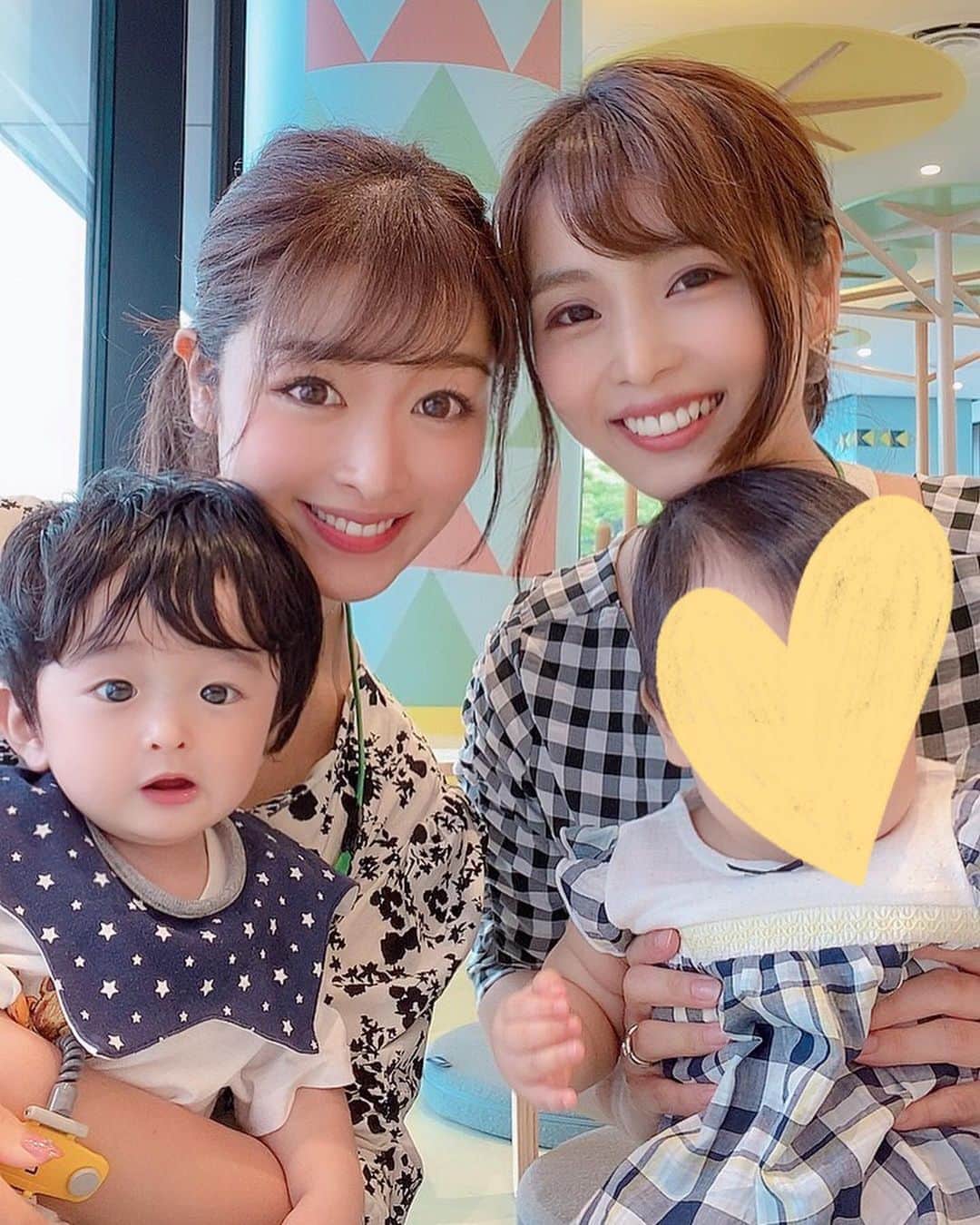のインスタグラム：「. 昨日は舞台で共演した 時乃真央ちゃん(@tokinomao )と一緒に アトレ竹芝にオープンしたキッズパーク、 #culaful #キュラフル へ 行ってきましたー🤗🎈💖 . まおちゃんと舞台で共演したのは なんと！もう6年も前なんだけど、 私たち親も子供も同い年で初めての子供で、 共通点がたくさんあってインスタで 連絡し合ってたんですがコロナのこともあって なかなか会えなかったけどやっと会えました🤗❤️ . インスタで見ていた念願の可愛い息子ちゃんにも 会えて、生の息子ちゃんは本当に可愛かった〜🥰 . まおちゃんも相変わらずの美人さんで 優しくて気遣いが半端なかった😭🙏💕✨ . 娘にお祝いとして憧れの #ファミリア さんの可愛いレッスンバッグと 髪の毛のパッチン留めをいただきました😊🙏💕 大事に使わせていただくね❣️✨ 本当にありがとう💖 . 私も息子ちゃんに本当に ささやかなプレゼントを。。🙏🎁✨ . キッズパークで遊ぶ前に、隣にあるカフェで ランチして出産のことや育児のことなどを たくさん話せて楽しかったー🤗💖 . 次一緒に行きたいところも すでに決めました🤗💕笑 また遊ぼうね☺️❤️ . キュラフルは初めて行ったのですが 店員さんも施設もとても子連れに優しくて すごく楽しかったです🎈✨✨ 子供たちもすごく楽しんでいました😊💖 事前予約制でコロナ対策もしてあり、 生後6ヶ月から遊べるそうなのでオススメです！ . 写真たくさん撮っていくつか投稿するので 宜しければお付き合いください🙇‍♀️💕 . #時乃真央  #加藤雅美 #ママ友 #美人ママ友 #アトレ竹芝 #子連れランチ #東京子連れスポット #生後11ヶ月 #キッズパーク #ボールプール #ボールプールデビュー #令和元年ベビー #女の子ママ #instagood #friend #love #happy #smile #baby #enjoy #lunch #japan #tokyo #japanese #japanesegirl #me #followme」