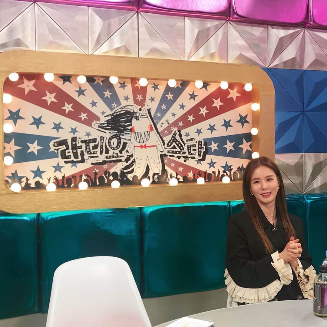 パク・シウンのインスタグラム：「으아 오늘이네요~🤗💕 #예능울렁증 #모니터울렁증 🙈 #라디오스타 #10시40분  #본방사수 해주실거죵~😁 #💙」