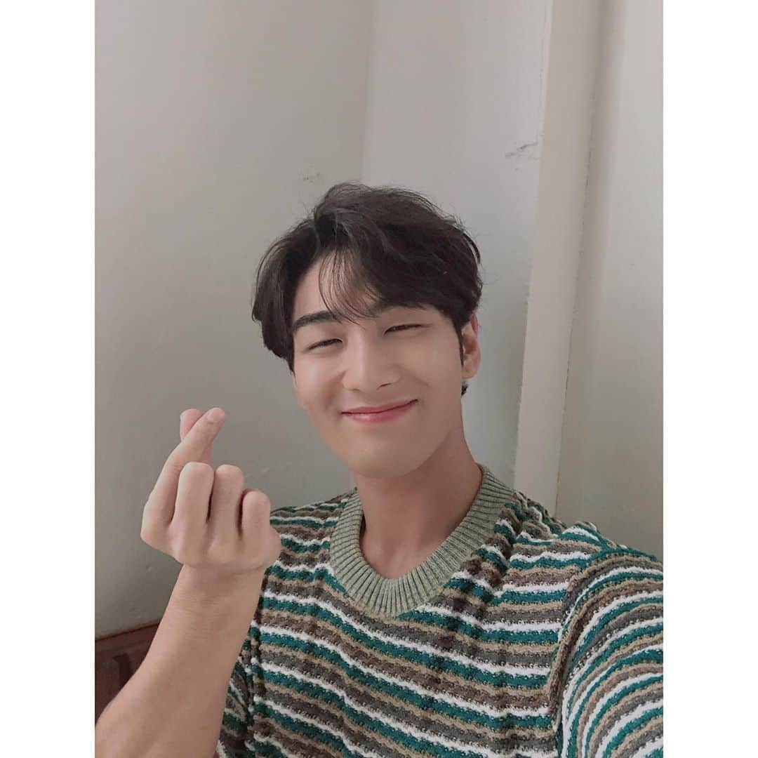 NU'ESTさんのインスタグラム写真 - (NU'ESTInstagram)「러브들 좋은 하루 보내요! ㅋㅋ #뉴이스트_JR_아론_백호_민현_렌 #NULOΛEstagram #뉴이스트 #NUEST」9月16日 14時00分 - nuest_official