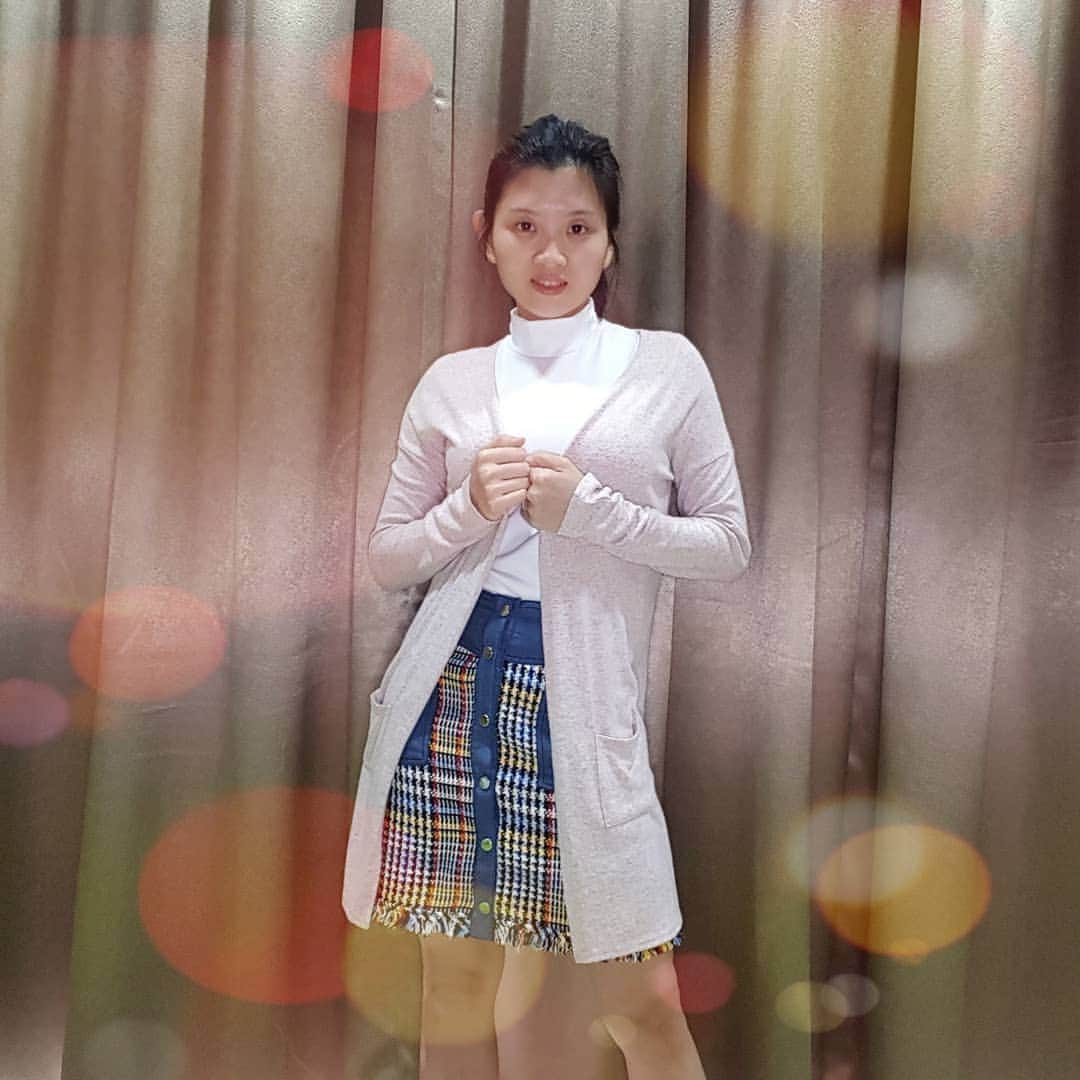デビー・スサントのインスタグラム：「Berwarna atau tidak, hidup mu akan terasa sama indah nya jika kamu selalu bisa bersyukur dan tersenyum bahagia #selfreminder #debbysusanto」