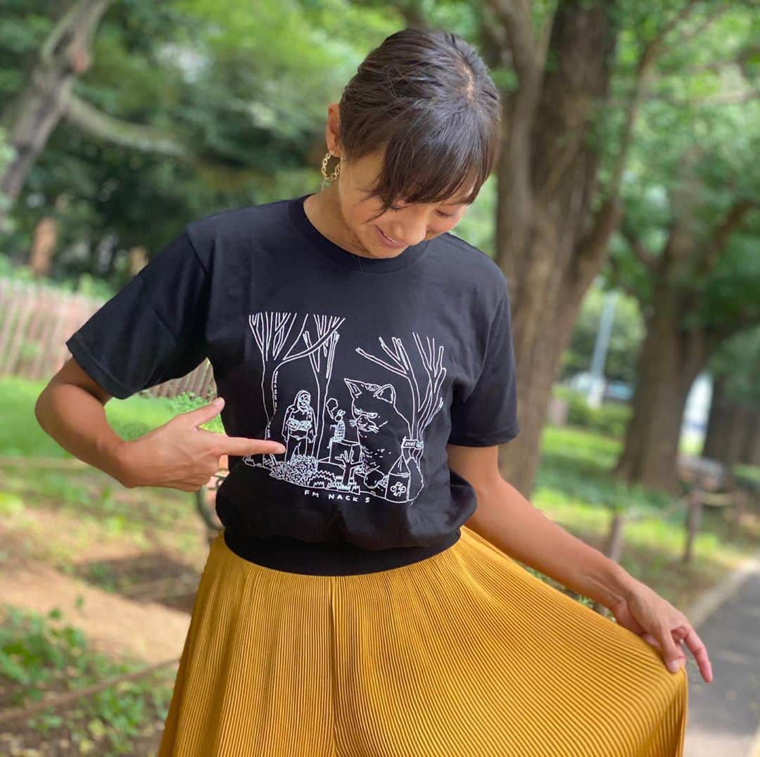 福島和可菜さんのインスタグラム写真 - (福島和可菜Instagram)「じゃん✋ NACK5オリジナルTシャツをいただきましたー😊 ナックのパーソナリティに就任してから早11年😳‼️（そんなに経つのかいなー（笑））  時間が経つのは本当に早い‼️‼️‼️  マジカルスノーランド JO-SPO を担当し、  現在は… waka＋（ワカタス）を担当😊  声だけで何かを表現するのは簡単ではないけれど、喋るの大好きだし（笑）本当に楽しいので、 これからもずっと…続けていけたらと思います🎤  日々成長し、進化し続けるゾー😁  waka＋は、毎週土曜日19:20〜 放送中です✨✨✨  FM NACK5  では waka＋ （毎週土曜日19:20〜）  FM ヨコハマ　では ジョグステーション （毎週土曜日16:41〜）  FM FUJI  では 福島和可菜のレッツゴー！ゴーアウトサンデー！！ （毎週日曜日09:00〜）  FM いるか 福島和可菜のスマイルちょい足し （毎週木曜日17:45〜）  これからも楽しい情報と元気な声を届けます😄 よろしくお願いします🤲  #FM #NACK5 #NACK #ナック #ナックファイブ #オリジナル #Tシャツ #黒 #ブラック #BLACK #可愛い #カッコイイ #デザイン #ファッション #radio #ラジオ #DJ #パーソナリティー #ワカタス #福島和可菜 #インタビュー #アスリート #スポーツ #sports #感謝 #📻 #🎤 #🎙 #❤️ #😊」9月16日 14時12分 - fukushimawakana