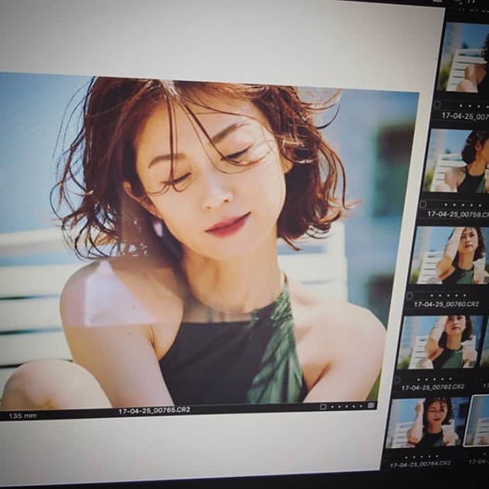 畑野ひろ子のインスタグラム：「VERYの頃の、これくらいのセミロングヘアも気になってます。 懐かしいなぁ😌」