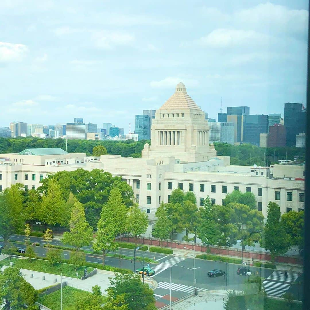 大西宏幸さんのインスタグラム写真 - (大西宏幸Instagram)「先程、衆議院・参議院本会議に於いて菅義偉衆議院議員が第99代内閣総理大臣に就任されました。 祖国日本と故郷大阪、皆様の家族を守る為に菅政権を支えて参ります。 #大西宏幸 #衆議院議員 #大阪1区 #自民党 #第99代 #内閣総理大臣 #就任 #菅義偉  At the plenary session of the House of Representatives and the House of Councilors, I was appointed as a member of the House of Representatives Yoshihide Suga or the 99th Prime Minister.  We will support the Kan administration to protect your homeland Japan and your hometown Osaka, and your family.  #Hiroyuki Ohnishi #Member of the House of Representatives #Osaka 1 Ward #Liberal Democratic Party #99th #Prime Minister #Inauguration #Yoshihide Suga」9月16日 14時31分 - hiroyukionishi