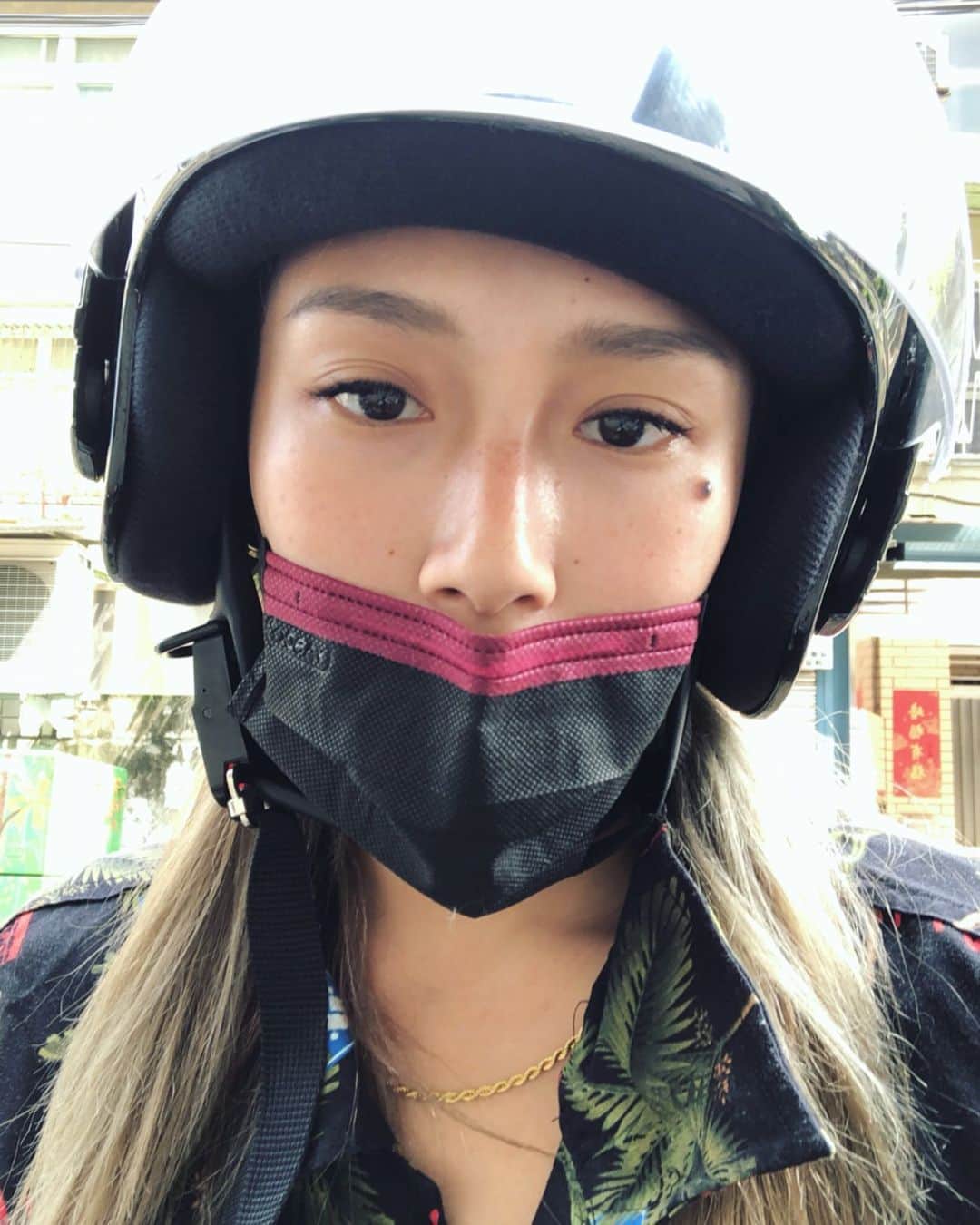 安柏兒のインスタグラム：「2020真的是非常多噩耗的一年 連我也是遇上心理生理的起伏不定  拜託大家珍惜彼此 珍惜當下擁有  唉  2020 大家都辛苦了。  太扯了」
