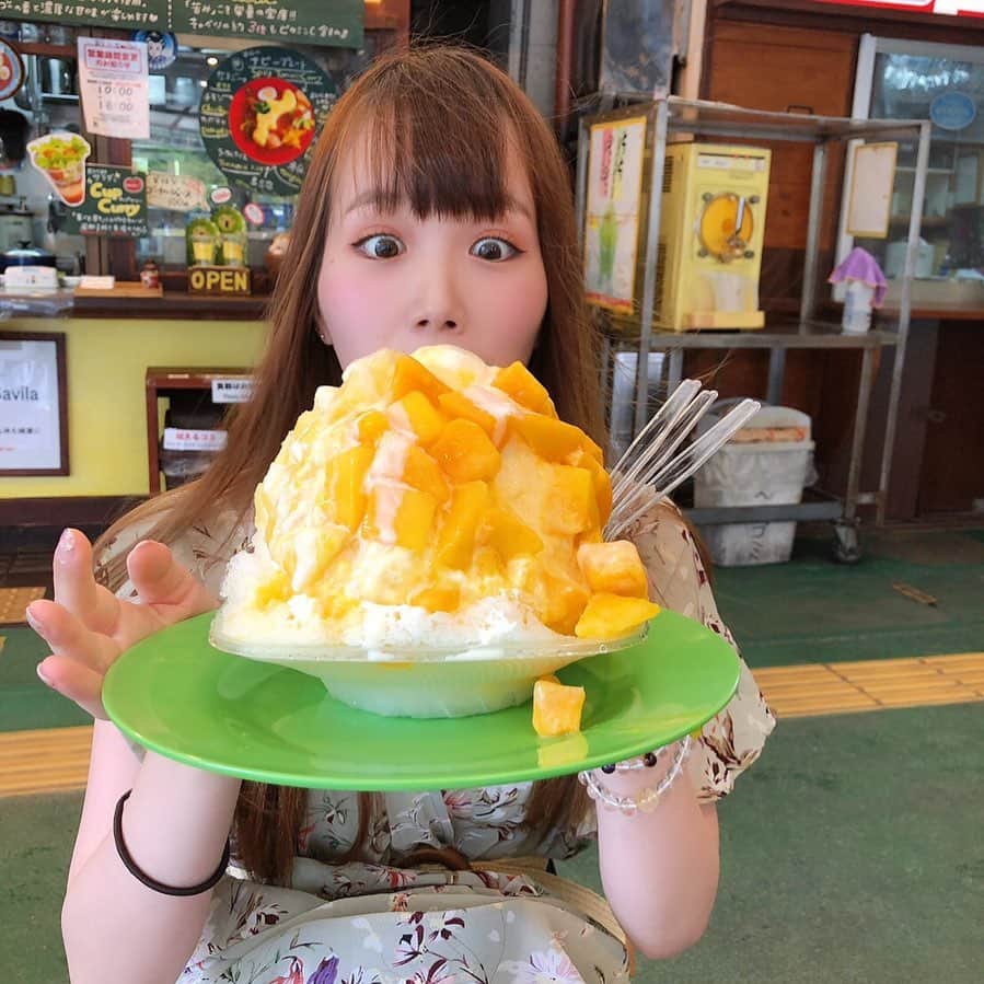 宮本ひなののインスタグラム：「巨大かき氷先月食べた🍧 (前髪やばいのは言わないで)  #かき氷 #夏 #終わり #かけ」