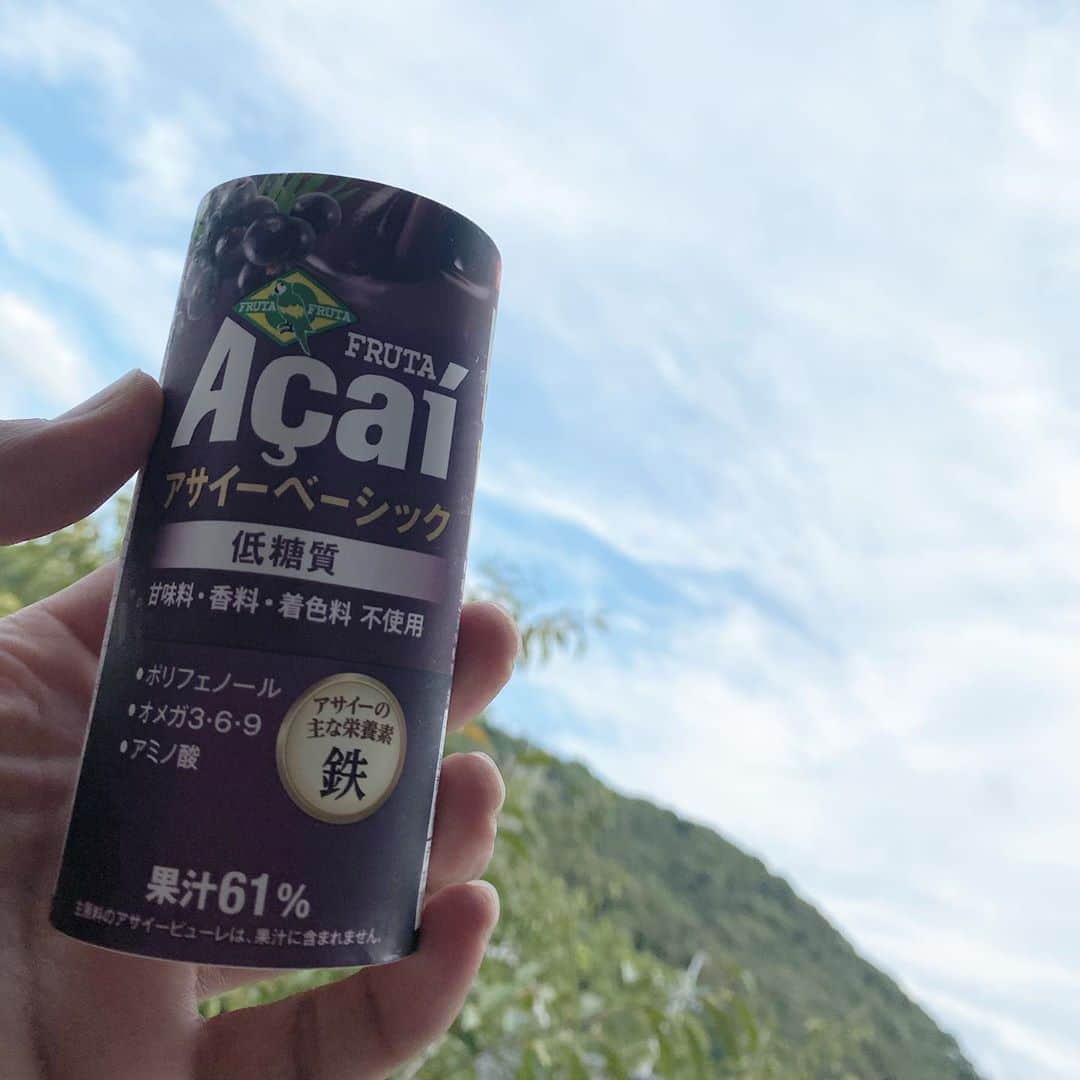 のインスタグラム：「9月16日はアサイーの日なんです。 いつもお世話になっている @frutafruta_official  さん。 フルッタフルッタさんのインスタアカウントでイベントもありますよ〜！！ これで夏を乗り越えれました！！ いつもありがとうございます😊 アサイーで乾杯しましょ♡ #アサイー #フルーツ選手権 #アサイーの日」