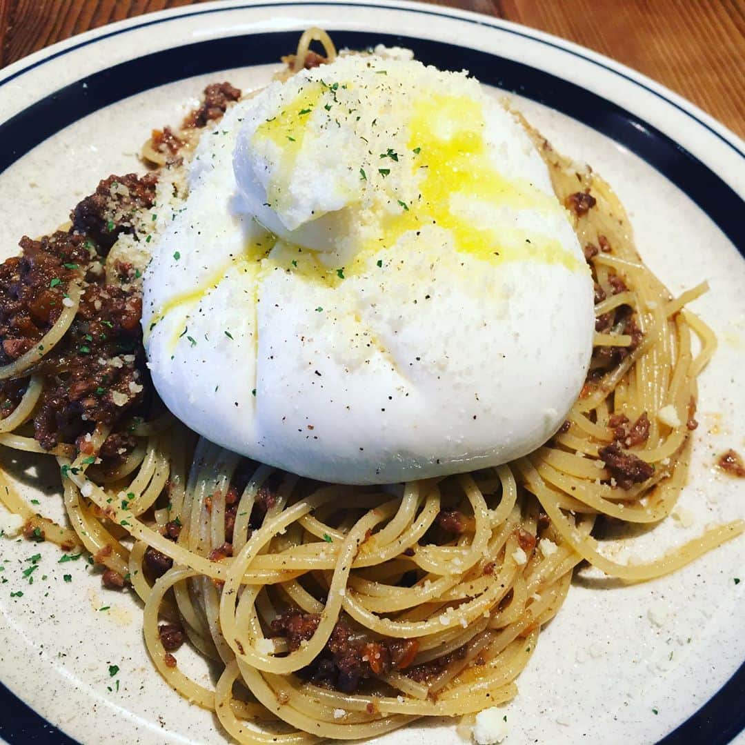 宮田麺児さんのインスタグラム写真 - (宮田麺児Instagram)「わざわざグルメで紹介した めちゃ旨パスタ の店に　気になる窯。  #ピッツァ #ピザ窯 #窯マニア #ガス #tsujikikai」9月16日 14時56分 - miyatamenji