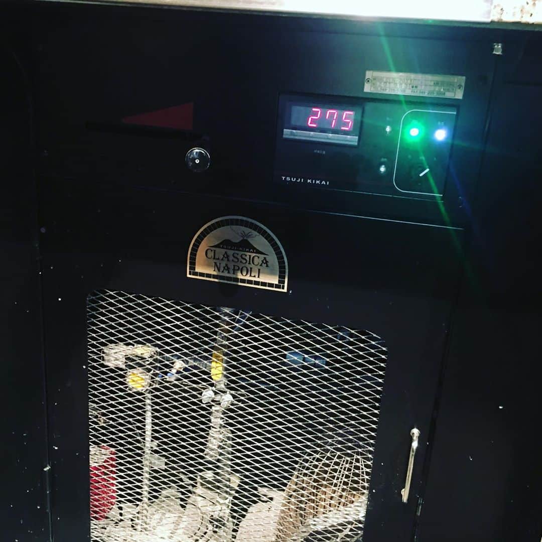 宮田麺児さんのインスタグラム写真 - (宮田麺児Instagram)「わざわざグルメで紹介した めちゃ旨パスタ の店に　気になる窯。  #ピッツァ #ピザ窯 #窯マニア #ガス #tsujikikai」9月16日 14時56分 - miyatamenji