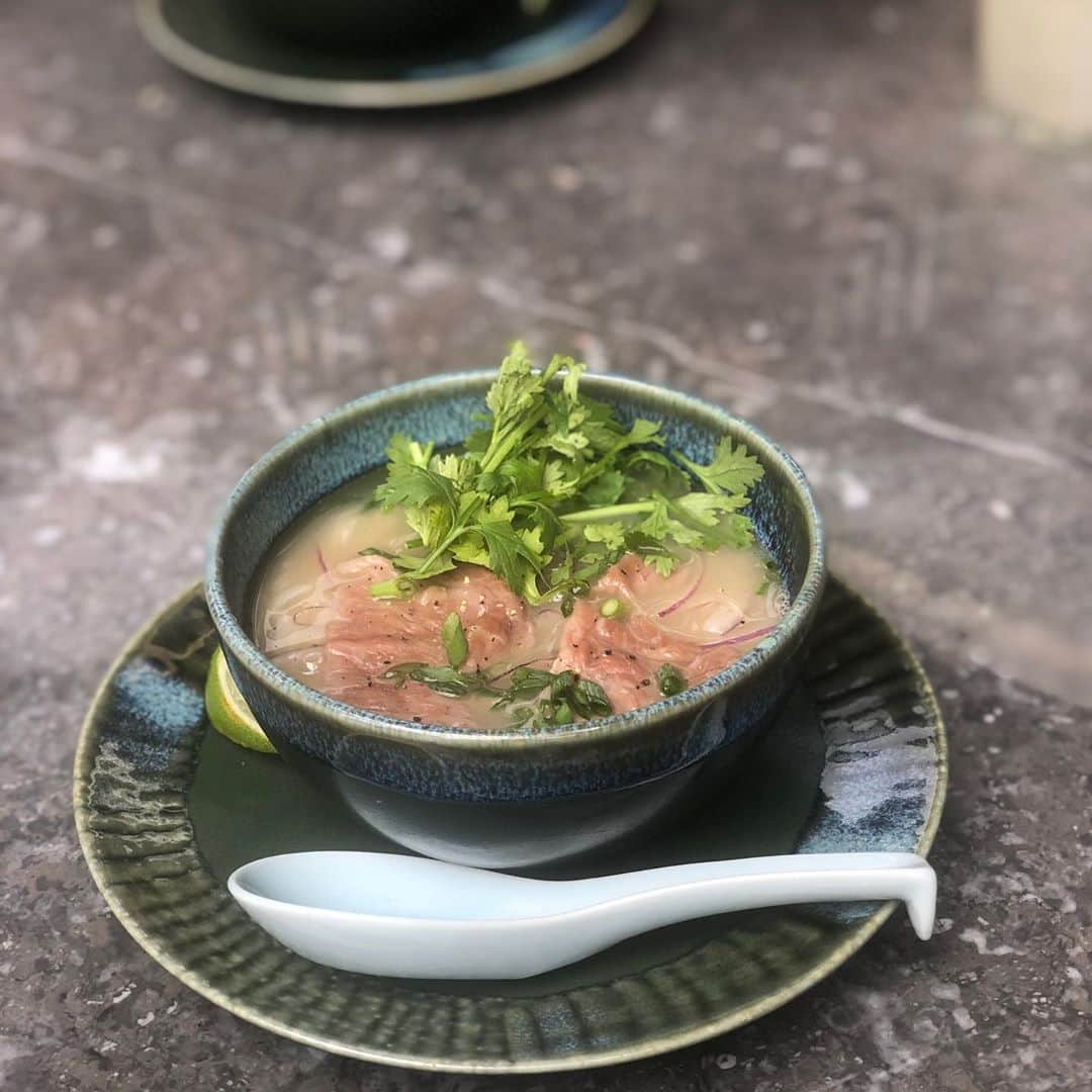 雨宮朋絵さんのインスタグラム写真 - (雨宮朋絵Instagram)「牛しゃぶのフォー。 スープがとろりと濃くて美味しかった。」9月16日 15時04分 - amemiyatomoe