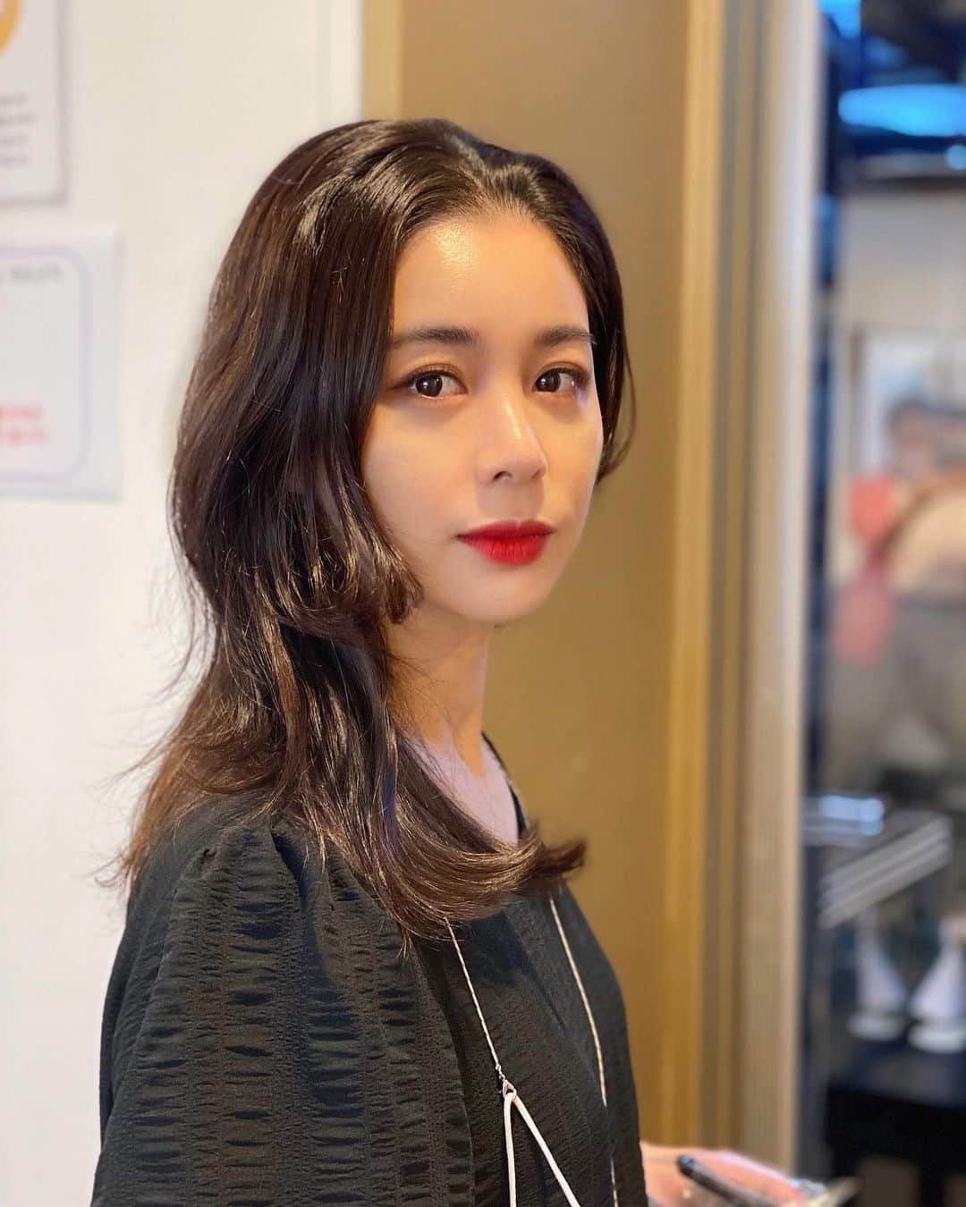 ソ・ヨンヒのインスタグラム：「빨간입술💋 #마스크속도발 #지선아신상발라줘서고마워ㅋ」