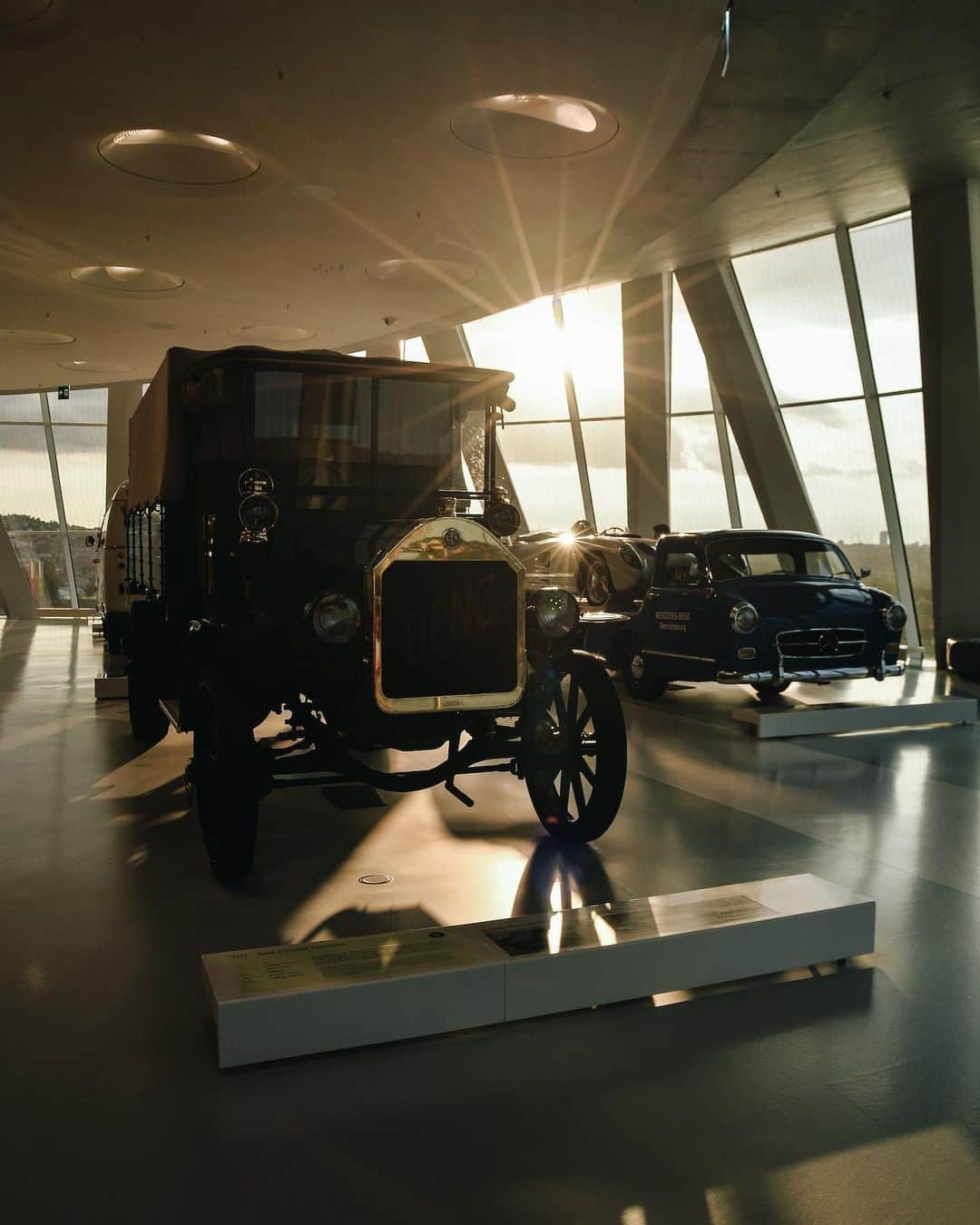メルセデス・ベンツさんのインスタグラム写真 - (メルセデス・ベンツInstagram)「In order to be able to cover the rising commercial vehicle need, the Benz company started early to build large trucks. This one is a 3-ton truck from the year 1912.  📸 @rawlenses via @mercedesbenzmuseum #MercedesBenz #MBclassic #ClassicCar #onenightatthemuseum」9月16日 15時09分 - mercedesbenz