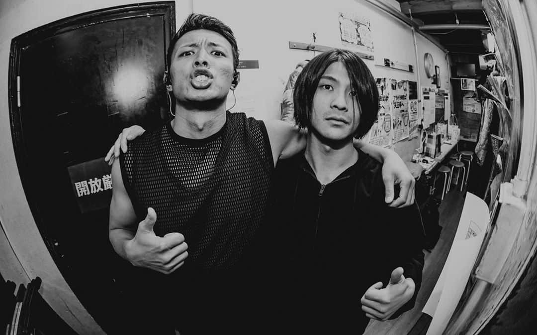 滝口大樹のインスタグラム：「おめでとけんちゃん。 #感覚ピエロ の #おんどらむす #アキレス健太 #癖の強い男前 #ハッピーバースデーマッスル #彼の誕生日を祝え @nishio.kenta   photographer：@yamada_mphoto」