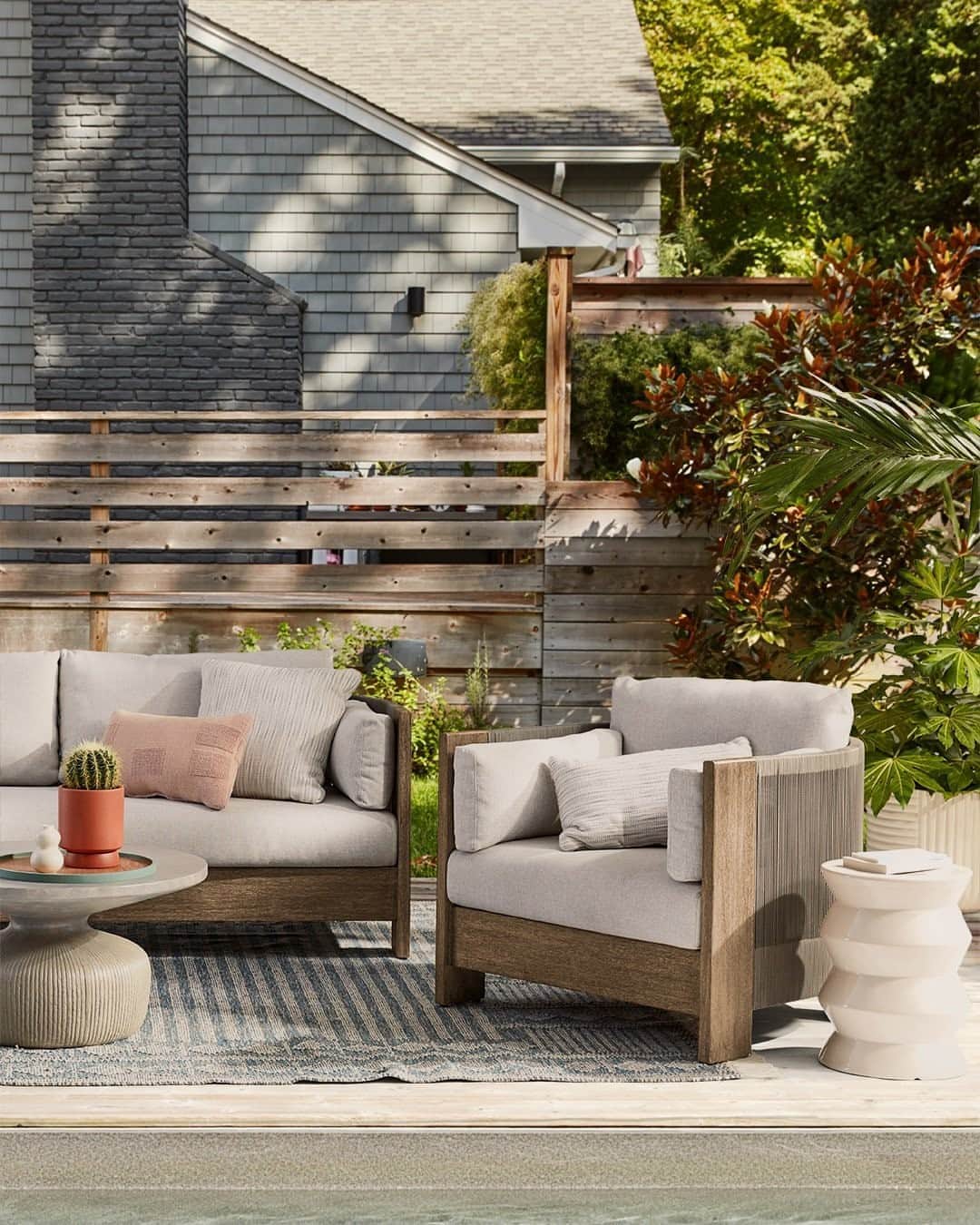 west elmさんのインスタグラム写真 - (west elmInstagram)「We have a feeling we'll be spending a lottttt of time outside this fall 🍁☀️ Get your outdoor space ready through the link in our bio!」9月16日 6時30分 - westelm
