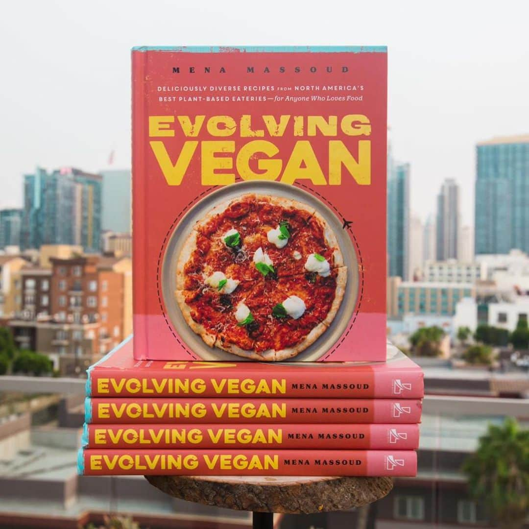 メナ・マスードさんのインスタグラム写真 - (メナ・マスードInstagram)「#EvolvingVegan is out NOW! All the travelling, cooking and eating delicious vegan food has come together and now you get to join this journey too. Follow the link in my bio to grab your copy.」9月16日 6時22分 - menamassoud