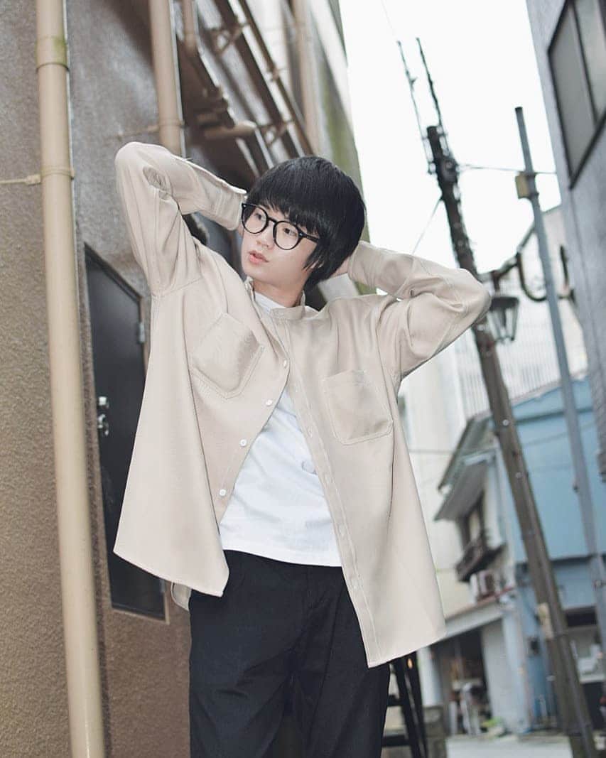 外山将平のインスタグラム：「#おはよう #goodmorning  photo by:key  #photooftheday#camera#portrait#model#外山将平#役者#俳優#今日の外山#ootd#Nikon#肌#美肌#一重 #写真#撮影#カメラ#ポートレート#ファインダー越しの私の世界#カメラ好きな人と繋がりたい#筋トレ#作品撮り#黒髪#メガネ男子#秋#autumn#fashion#followｍe」