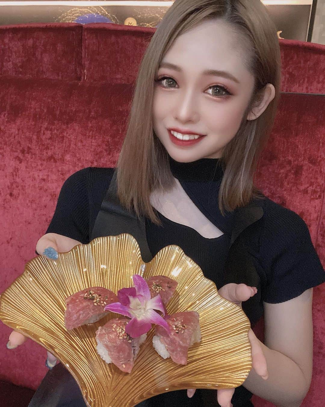 HINAのインスタグラム：「﻿ .﻿ 徳川苑のレセプションに﻿ お邪魔させて頂きました🥩💖﻿ 美味しいものいっぱい食べれてシアワセ☺️﻿ ﻿ 18日OPENです✨﻿ ﻿ ﻿ #徳川苑 #prettywoman #プリティーウーマン #名古屋 #錦 #錦三 #キャバクラ #キャバ嬢 #ショータイム #シャンパン #シャンパンガール #ショーガール #メイク #かわいい #ダンス #ダンサー #撮影 #お酒 #酒ヤクザ #コスメ #大阪 #  飲み屋 #歌舞伎 #北新地 #六本木 #すすきの #ギャル #follow #followme #l4l」