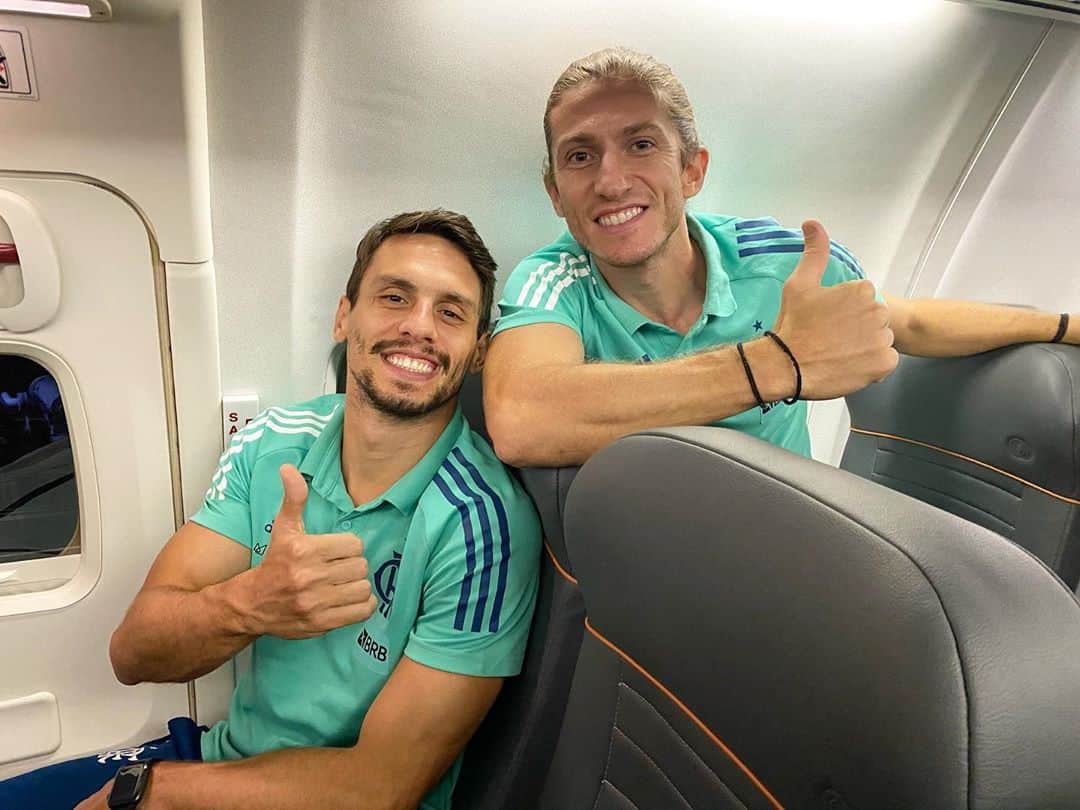 フィリペ・ルイスのインスタグラム：「✈️ @libertadores ✈️ @rodrigocaio_」