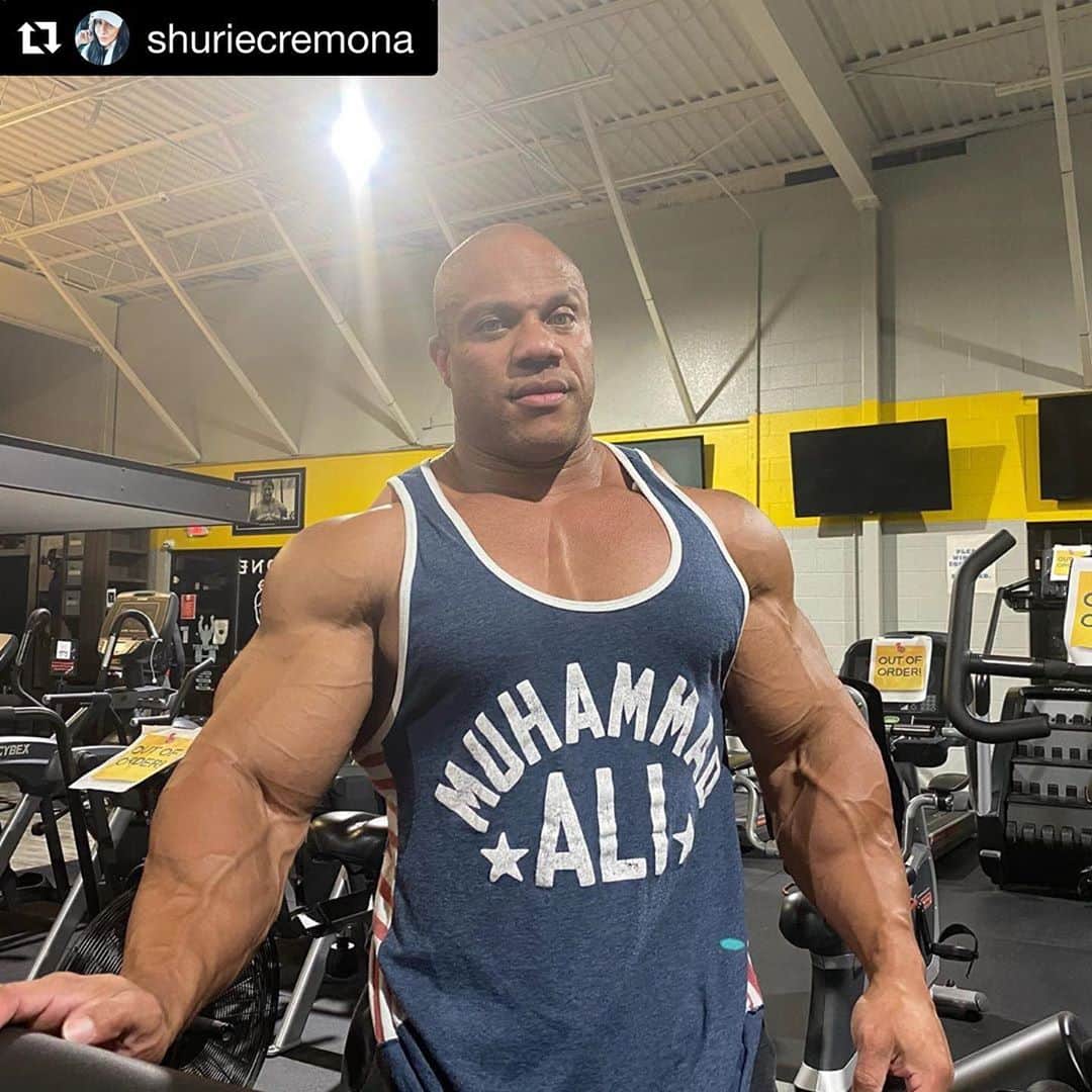 Phil Heathのインスタグラム：「At 2am this morning we finished the first day of Prep👊🏽 I am excited to have you follow along on this journey, as its going to be special💪🏽 Thankful to have wifey @shuriecremona by my side through it all, we make the best team!   #Repost @shuriecremona ・・・ Yesterday was official Day 1 of prep, we finished training at 2am 🤪 Now for day two💪 and we got 13 weeks to go baby! As you can see 👀 the pump was real last night😍💪 Time to really get to work👊🏽 This is going to be a full on Dorian Yates prep vibe- no witnesses, full dark mode murdering these fkn weights!  #GR8NESS @philheath.」