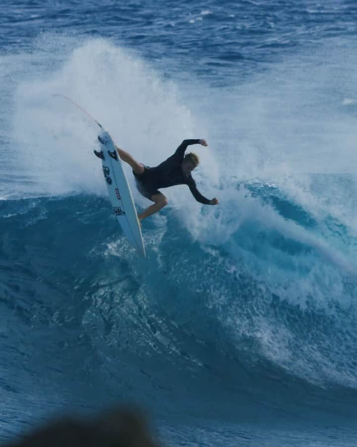 ジョン・ジョン・フローレンスのインスタグラム：「Wave from Cloud Chase, Live now」