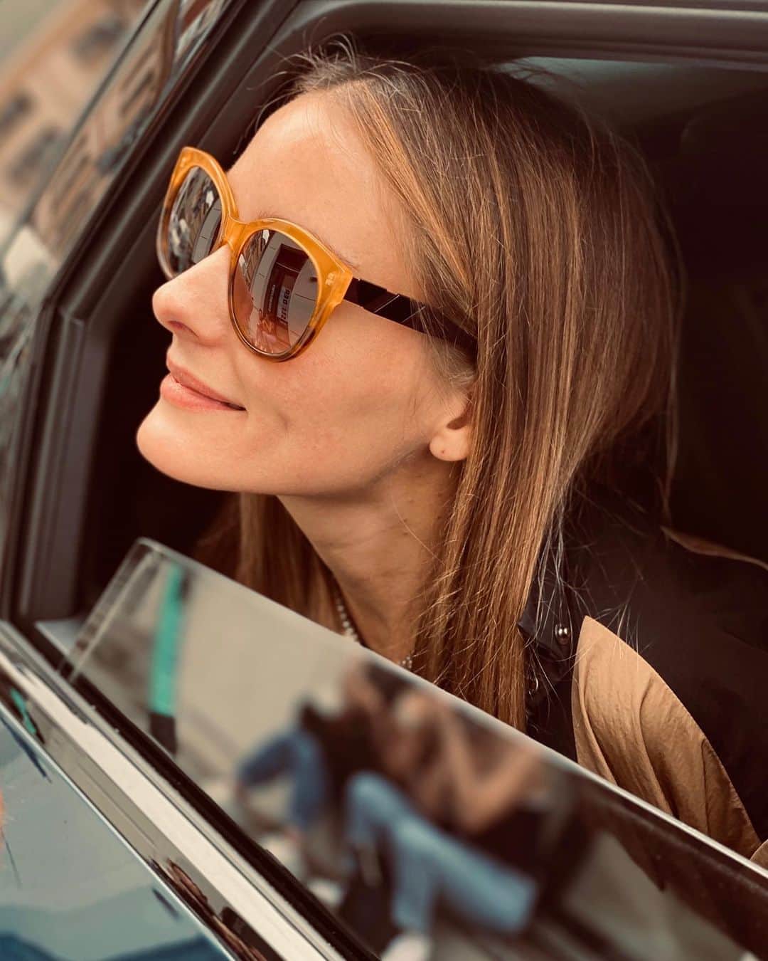 オリヴィア・パレルモのインスタグラム：「Feels like fall 🍂⁣ ⁣ 📷: @oliverseeden」