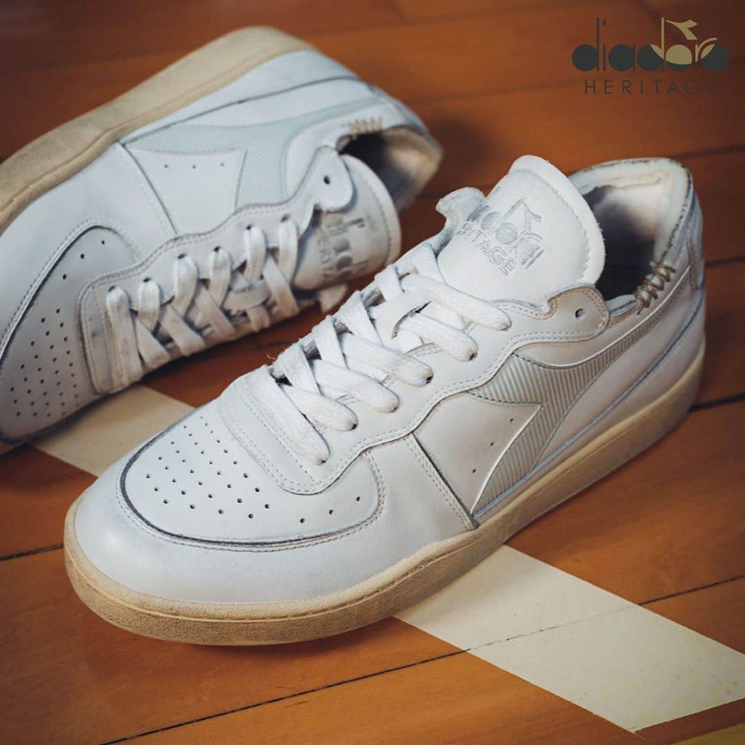 ディアドラのインスタグラム：「. 【diadora NEW PRODUCT INFORMATION】 . "mi basket rowcut" . 80年代にミラノバスケットボールチームが使用していた"mi basket"のローカットバージョン。 上質なフルグレインレザーにストーンウォッシュとワックストリートメントでユーズド感を演出。 履き口は敢えてハイカット部分を切りっぱなしたデザインに仕上げています。 今やheritageコレクションの人気商品として世界的にニーズが高まっている注目のアイテムです。 . #diadora #diadoraheritage #mibasket #makeitbright #sneakers #ディアドラ #ディアドラヘリテージ #スニーカー」