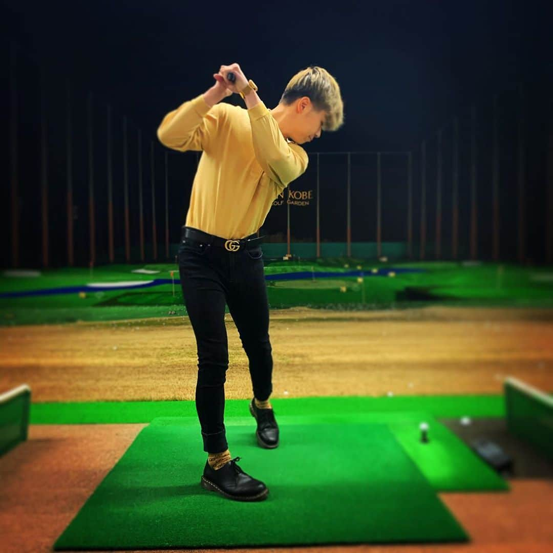 たつやのインスタグラム：「意外とゴルフ出来ます⛳️」