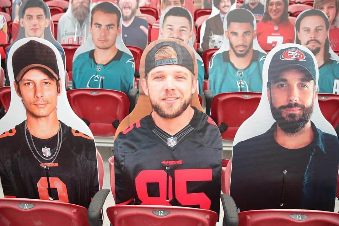 マックス・シエリオットさんのインスタグラム写真 - (マックス・シエリオットInstagram)「Well... since I can’t be there in person, 2d me will b sitting next to these dudes at Levi stadium!!! Come join us in the stands and get yours today!!! All proceeds benefit the @49ers foundation 🙏🙌 check out my story for link 🏈 #ninerfaithful #revengetour #49ers」9月16日 7時52分 - maxthieriot