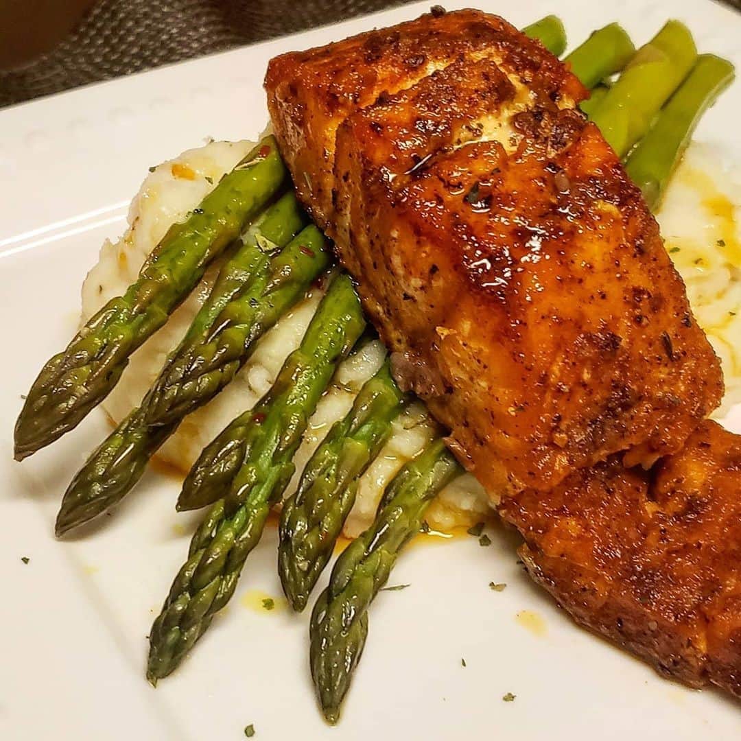 Flavorgod Seasoningsさんのインスタグラム写真 - (Flavorgod SeasoningsInstagram)「$2 Tuesday Final Hours!!⁠ -⁠ Click link in the bio -> @flavorgod⁠ www.flavorgod.com⁠ -⁠ Salmon, Mashed Potatoes and Asparagus! GOALS⁠ -⁠ 📷 by Customer @christielove100⁠ -⁠ Flavor God Seasonings are:⁠ ✅ZERO CALORIES PER SERVING⁠ ✅MADE FRESH⁠ ✅MADE LOCALLY IN US⁠ ✅FREE GIFTS AT CHECKOUT⁠ ✅GLUTEN FREE⁠ ✅#PALEO & #KETO FRIENDLY⁠ -⁠ #food #foodie #flavorgod #seasonings #glutenfree #mealprep #seasonings #breakfast #lunch #dinner #yummy #delicious #foodporn」9月16日 8時01分 - flavorgod