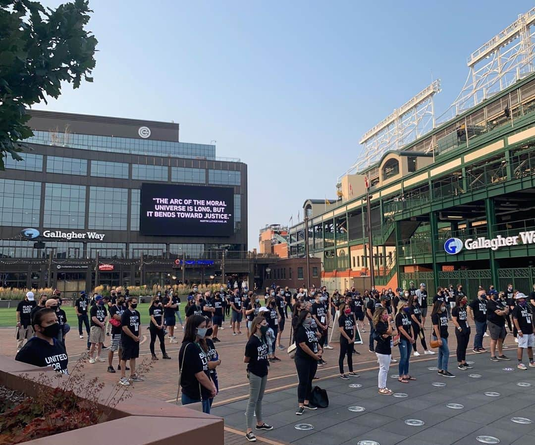 シカゴ・カブスさんのインスタグラム写真 - (シカゴ・カブスInstagram)「As the final homestand of the regular season begins, Cubs front office associates join in solidarity to call for change and raise their voices in the fight against racism and social injustice. Joined by @jahmal_cole from @myblockmyhoodmycity, today’s Associate Rally for Change sets in motion activities the Cubs will support around voter registration and education.」9月16日 8時50分 - cubs