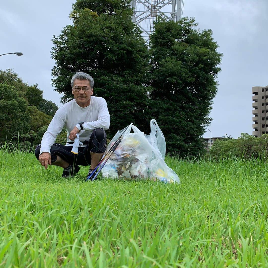 渡辺裕之さんのインスタグラム写真 - (渡辺裕之Instagram)「夢拾い  ペットボトルがダイビング 今朝の美人達 蜘蛛の縄張り 車窓からの一言がありがたい #夢拾い #花 #美人 #地球を綺麗に #ピリカ #sweepers」9月16日 8時57分 - hiroyuki6267