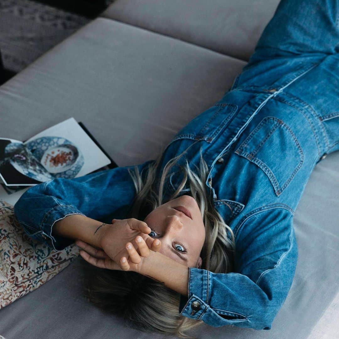 BILLABONG WOMENSさんのインスタグラム写真 - (BILLABONG WOMENSInstagram)「Denim for days 💙 Shop new denim now >> link in bio @marinalons 📷 @pierredavid」9月16日 9時03分 - billabongwomens