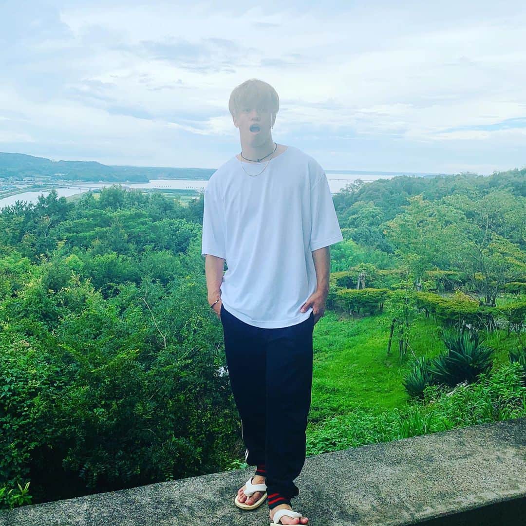 ゆーやさんのインスタグラム写真 - (ゆーやInstagram)「来年に向けて今年は充電と未来に繋がる趣味を増やす事を徹底😊  この自然のおかげで、浄化されていくのが肌で感じれている！  いやー！気持ちいい！  自然のパワーのおかげか、ダンスも上手くなってる😳これにはビックリ！  しかし、  自分がまだまだ過ぎて、そして求める像に程遠くて、もっと努力しないとなー！っと常に思う。  とりあえずやるしかない🔥  そして、この大自然がいろいろ教えてくれている気がする😊  自然に感謝🙏 ありがとう😊  #自然 #感謝  #hsestyle #hsestylestudio #dancestudio #浜松 #kidsdance #kids #break #bboy #bgirl #powermove  #hiphop #kidshiphop #kidsbboy #fun  #cool #love #キッズブレイクダンス #浜松ダンススクール #地域共創 #bboyyuya #浜松市  #三ヶ日 #newschoolorder #paris2024 #olympic」9月16日 9時12分 - yuyastyle