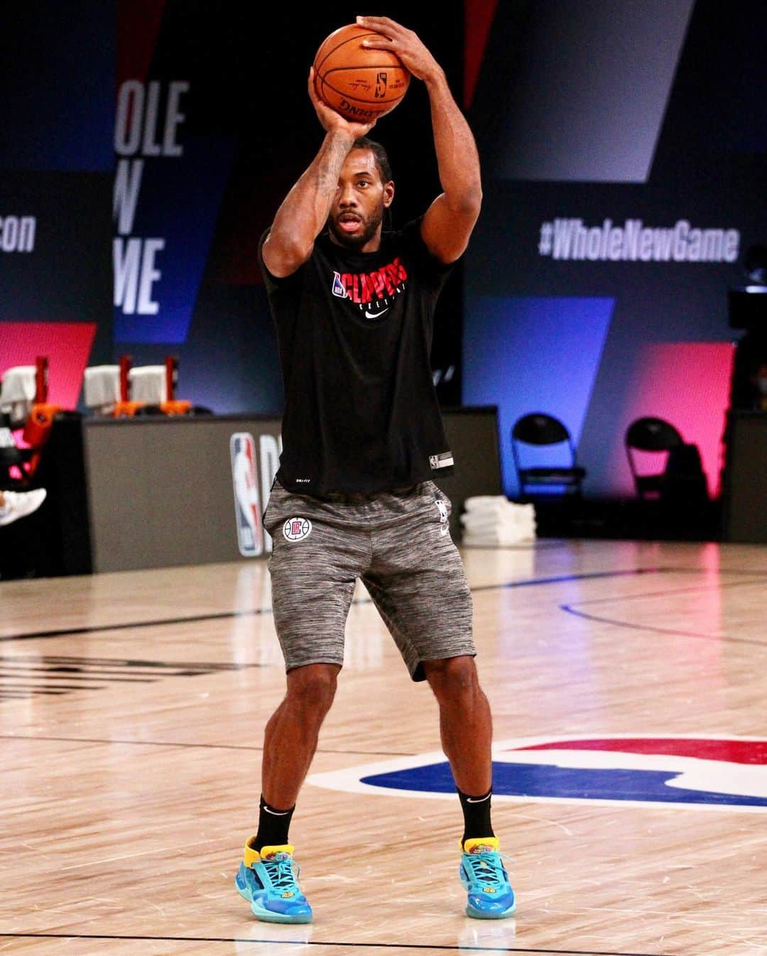 NBAさんのインスタグラム写真 - (NBAInstagram)「🍬 Kawhi warms up for GAME 7 in the @newbalancehoops KAWHI Blue Raspberry Jolly Rancher!  🌀 Coming soon! #WeGotNow」9月16日 9時29分 - nba