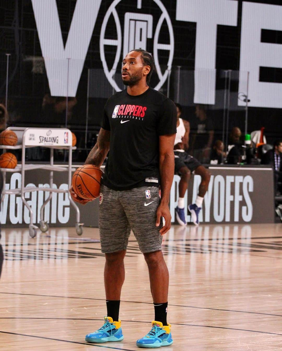 NBAさんのインスタグラム写真 - (NBAInstagram)「🍬 Kawhi warms up for GAME 7 in the @newbalancehoops KAWHI Blue Raspberry Jolly Rancher!  🌀 Coming soon! #WeGotNow」9月16日 9時29分 - nba