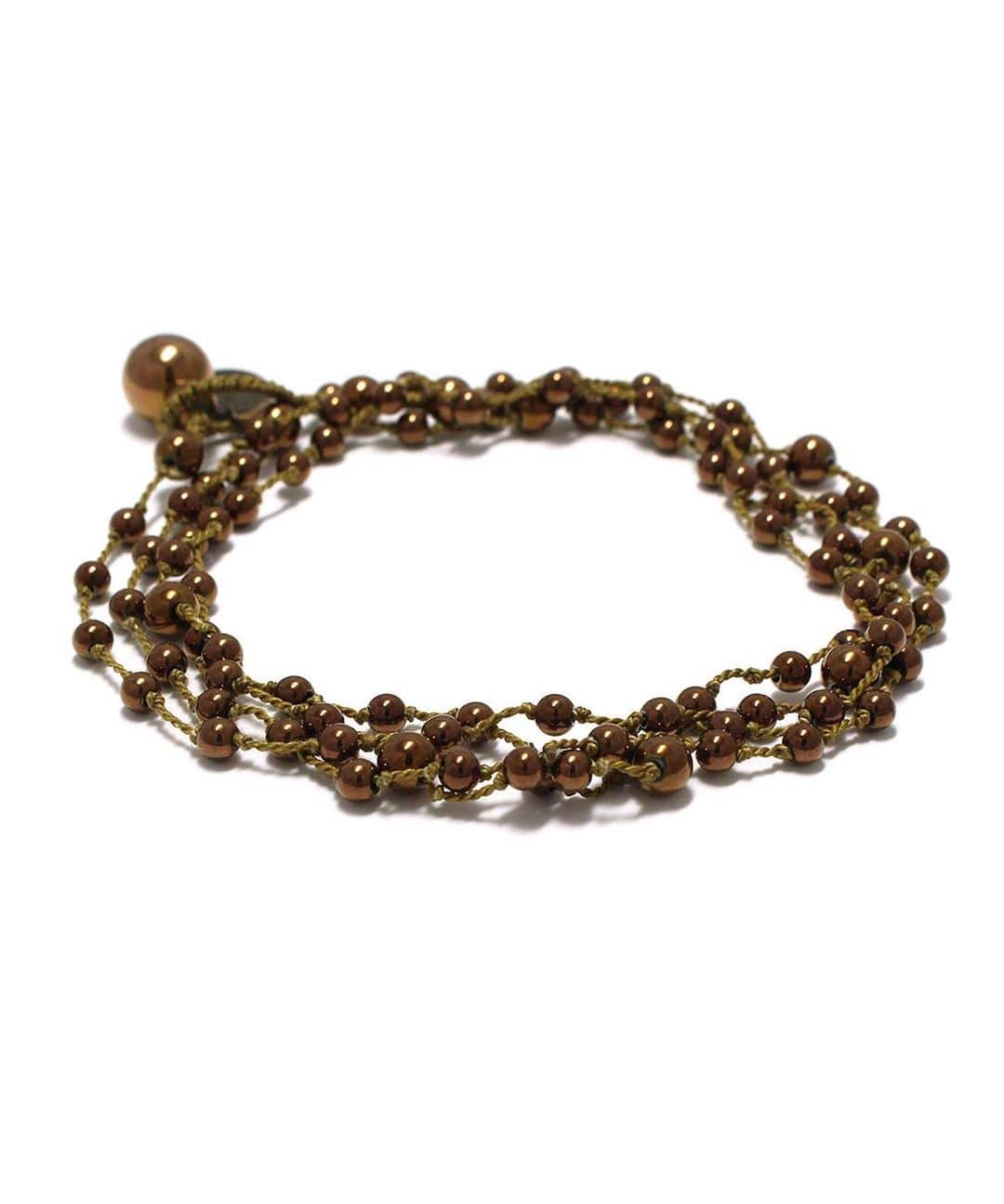 ミキアさんのインスタグラム写真 - (ミキアInstagram)「AIYANA hematite copper necklace﻿ ﻿ ゴールドのようなアンティークなカッパー色のヘマタイトを一つずつ通して結んだ、mikia定番のAIYANA結びネックレス。﻿ いつもの結びネックレスは様々なサイズの石を結んで仕上げていますが、﻿ このネックレスは首周りに2種類のサイズの石を使って規則正しく並べ結んでいます。﻿ ヘマタイトのクールさに丁度よくナチュラル感が融合したデザインが出来あがりました。﻿  Mikia classic AIYANA necklace is made of copper color hematite like antique gold tied through one by one. This necklace is made up of two different sizes of stones tied together in a regular pattern around the neck. The design combines the coolness of hematite with a natural look that is just right. #mikia #mikiajewelry #newcollection #hematite #copper #necklace #ミキア #ミキアジュエリー #新作 #ヘマタイト #ネックレス」9月16日 9時55分 - mikiajewelry