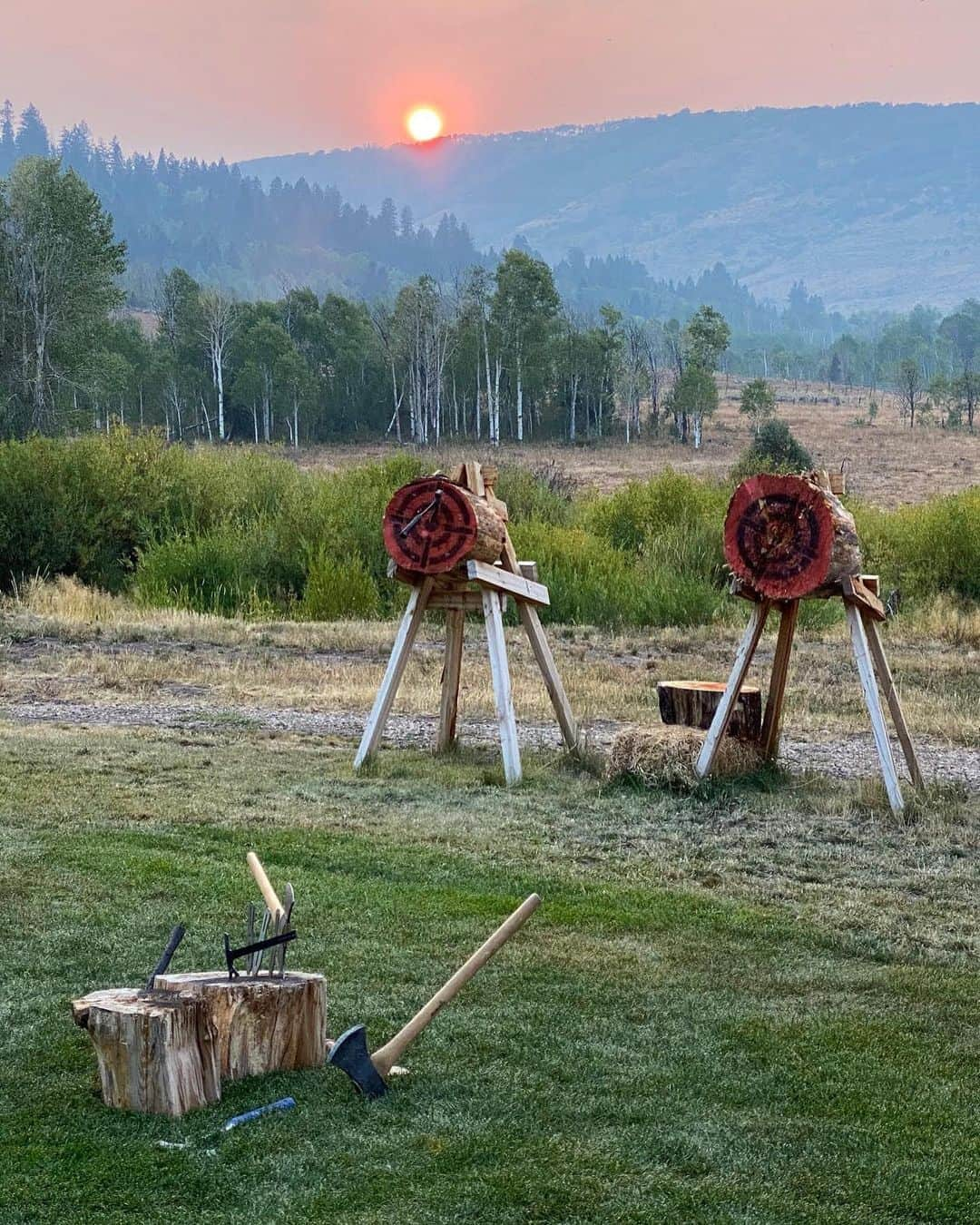 ケン・ブロックさんのインスタグラム写真 - (ケン・ブロックInstagram)「Sunsets at our ranch just hit a bit different right now, knowing that this smoke has made it all the way to Utah from the fires all along the west coast (from So. California to Washington). Hope everyone stays safe out there. #sunsetvibes #ranchlife」9月16日 9時56分 - kblock43