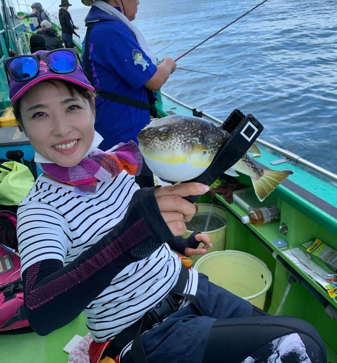 川目梢のインスタグラム：「きょうのサンスポー❤️ 浦安『吉野屋』でフグ釣り🐡  ぜひ見てねん🌷  #浦安#吉野屋#釣り #釣り好きな人と繋がりたい #釣りガール #釣り女子 #釣り好き #釣りスタグラム」