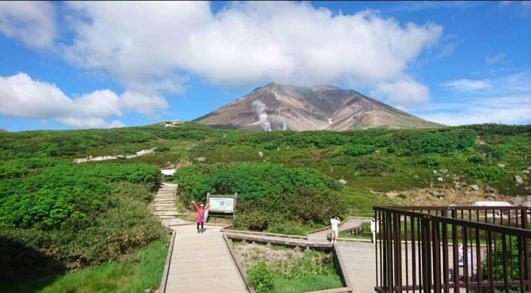 桜花さんのインスタグラム写真 - (桜花Instagram)「おはようございマウンテン🗻🌷  本日もナイスな１日にいたしましょ✨  ３年前に登った大雪山旭岳🗻🗻🗻🌷  もう３年！懐かしいです🍀本当に素晴らしい壮大な山でした🗻🗻🗻🌷  これからもナイスな山との出会い、積み重ねて行きマウンテン〜🗻🌷」9月16日 10時06分 - mountainohka