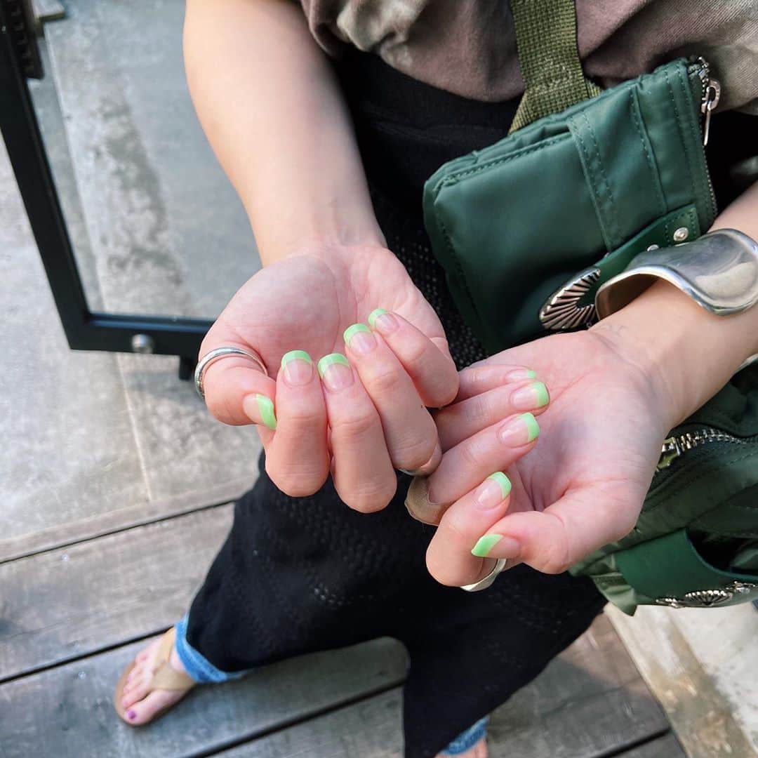 のインスタグラム：「もう今日変えるんだけど、 あげわすれてた最近のネイルです🍏  衣替えしてくる🌾 @akane.4.8 @function_nails 🤍」
