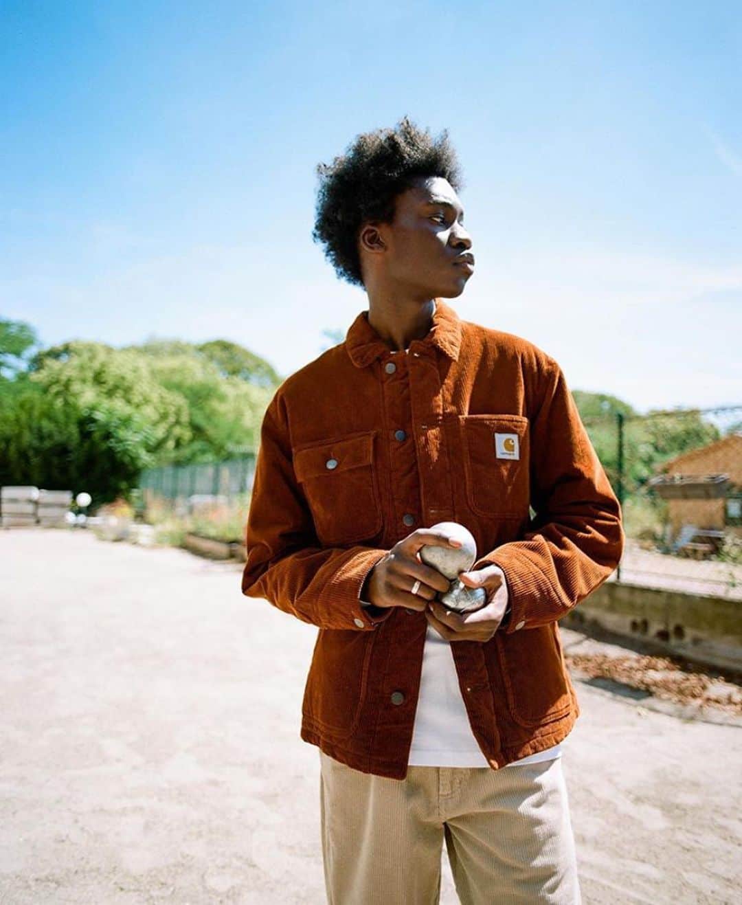 カーハートのインスタグラム：「Easy on the eye, soft to the touch: A further exploration of the tactile nature of Carhartt WIP’s F/W20 collection, with a specific focus on plush, textures cord, lensed by Paris-based photographer @joshuawoods.  #CarharttWIP」