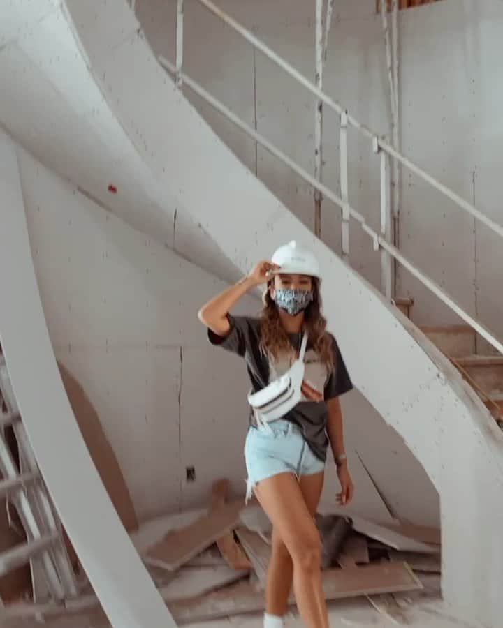 リアン Vのインスタグラム：「Can’t believe it’s almost time for me to move into my new home! 🏠 Looking to collaborate with some brands for my “Building My Dream Home” Series on my Youtube Channel! Any brands interested DM me! Comment or tag your fave home decor brands! ❤️ (swipe left to see my little mood board)」