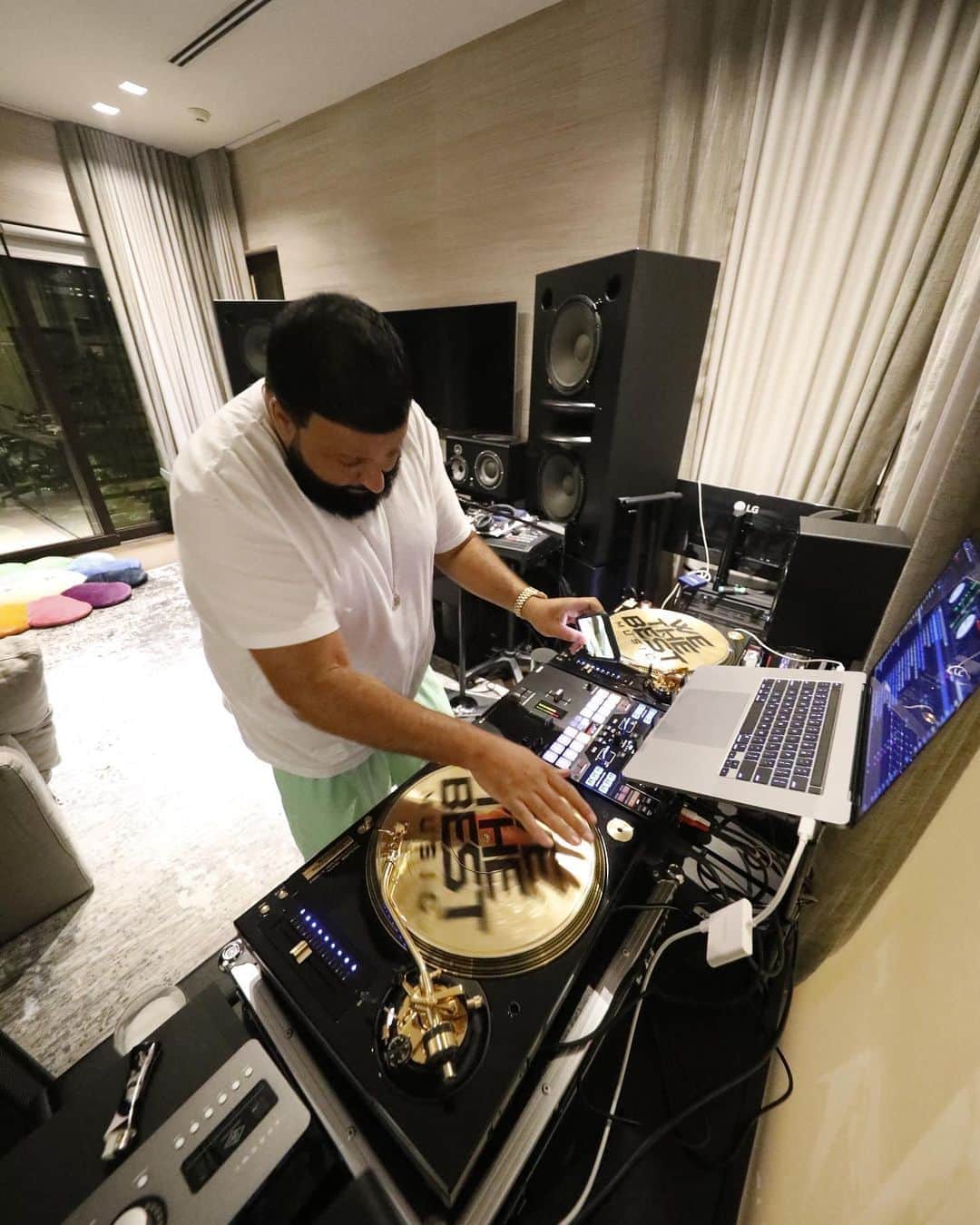 DJキャレドさんのインスタグラム写真 - (DJキャレドInstagram)「Dr Dre is a DJ and he’s a BILLI .  IM INSPIRED!  My vision been clear ride wit me through the journey.  Luv always KHALED KHALED album mode @beatsbydre」9月16日 11時12分 - djkhaled