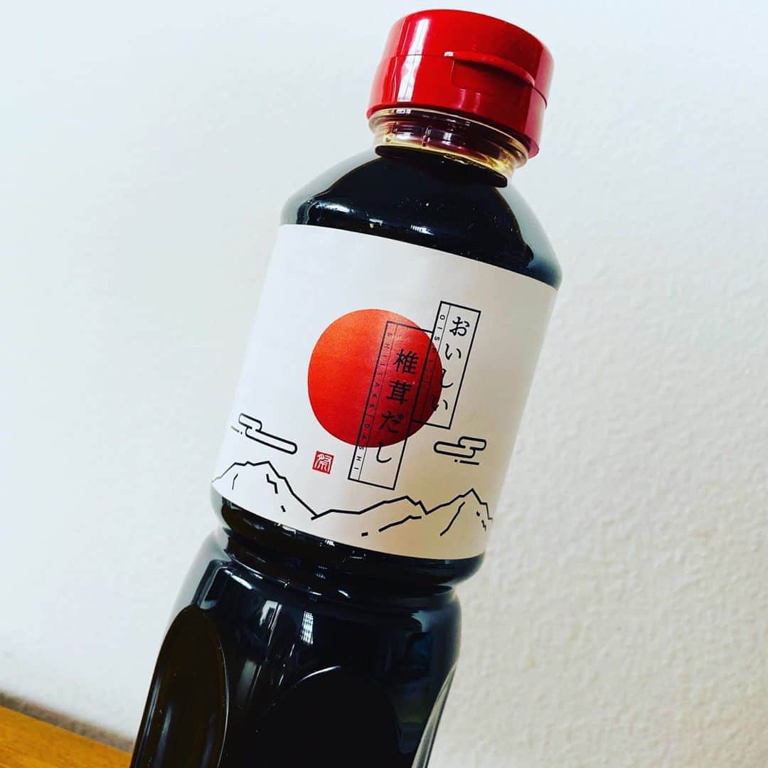 佐藤尚之のインスタグラム：「クラファンで、届いた。 これを持ち歩けば、蕎麦屋に行けるかも！涙  （そばつゆがカツオダシでNGで、外で蕎麦が食べられなかった）  まあ、お店側がこのダシで食べることを許してくれれば、だけど。  #おいしいたけ  #アニサキスアレルギー」