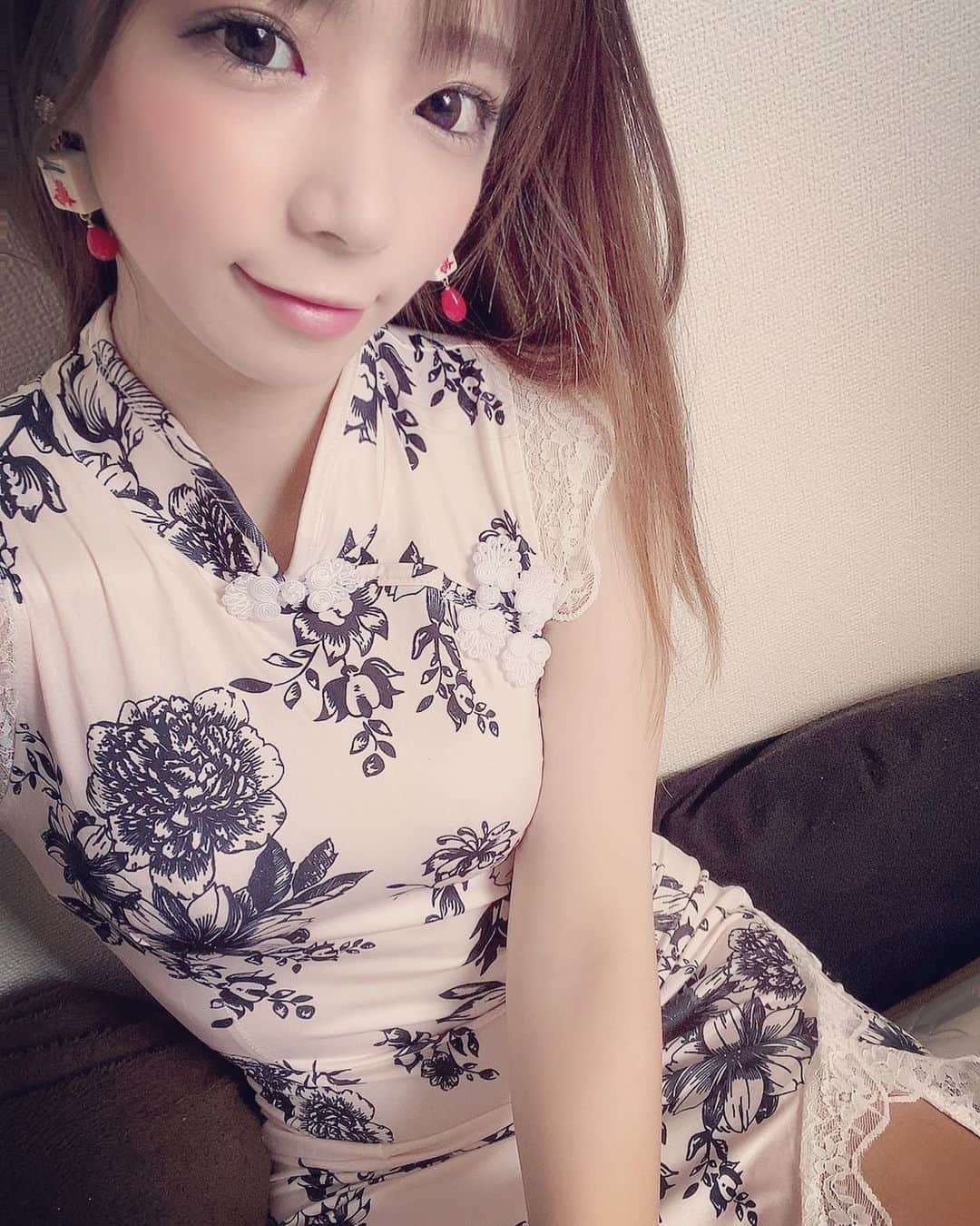 石田亜沙己のインスタグラム：「このチャイナは今月のSRCで着ようかな(*˘︶˘*).｡.:*♡  #チャイナドレス  #麻雀イヤリング」