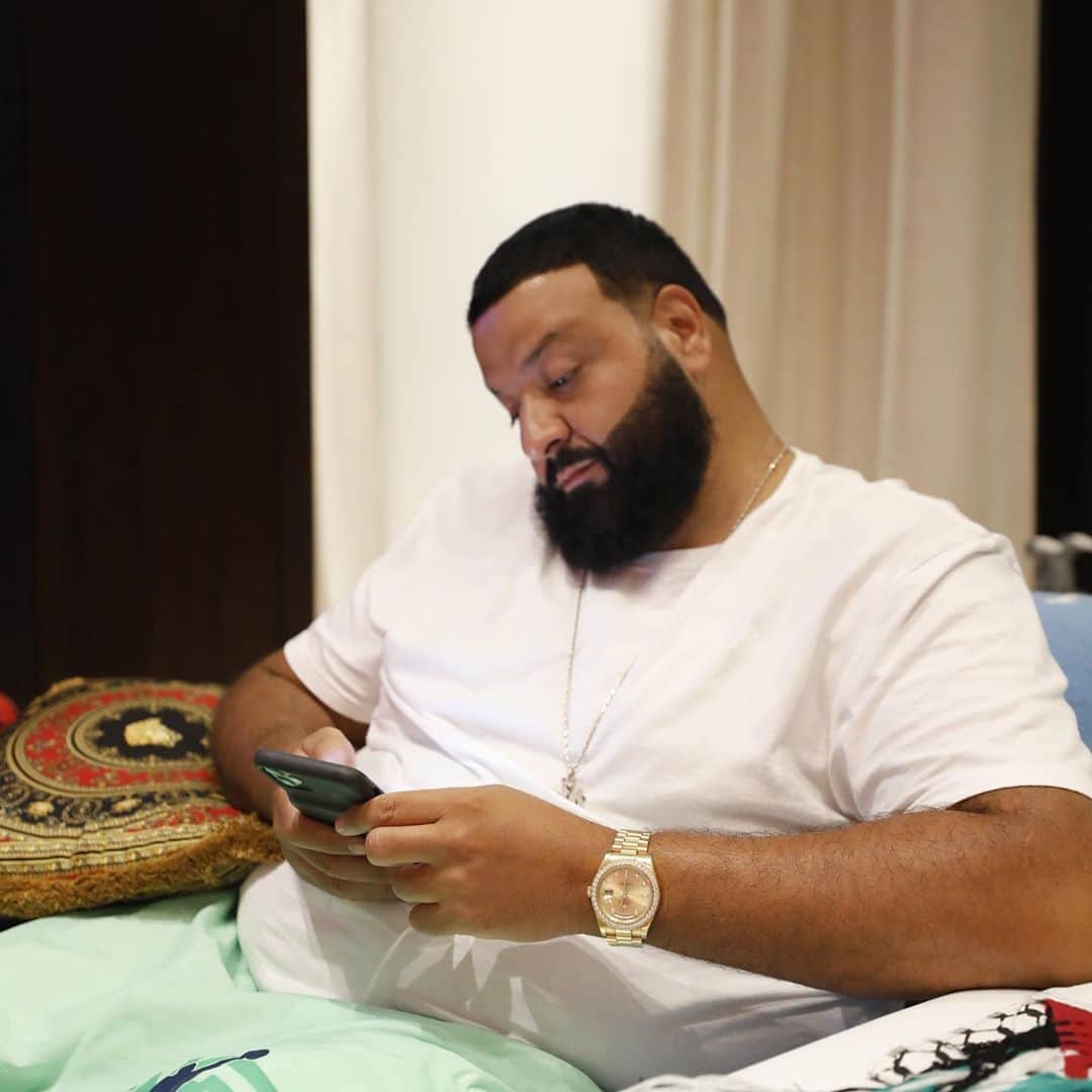 DJキャレドさんのインスタグラム写真 - (DJキャレドInstagram)「I got text saying congrats on the #1 rec my reply was I HAVE MORE !  Luv always KHALED KHALED  Swipe for different view」9月16日 11時29分 - djkhaled