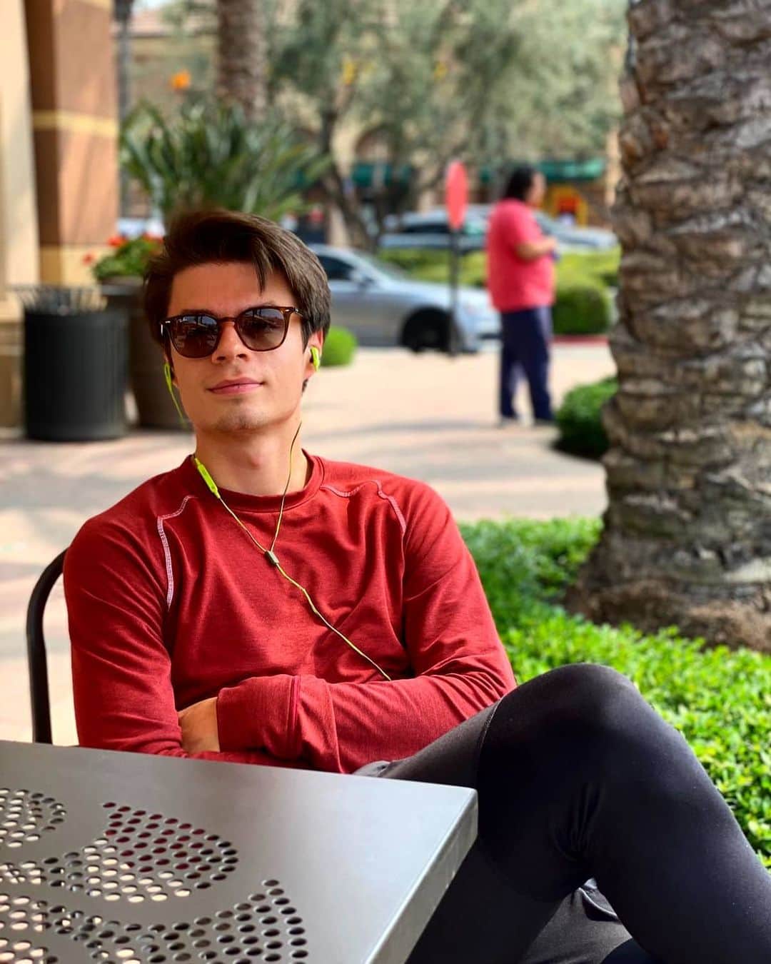 ヤロスラフ・パニオットのインスタグラム：「Yes i was acting on camera but veeeery lil bit 📸@seanrabbitt . . . #break #in #between #practice」