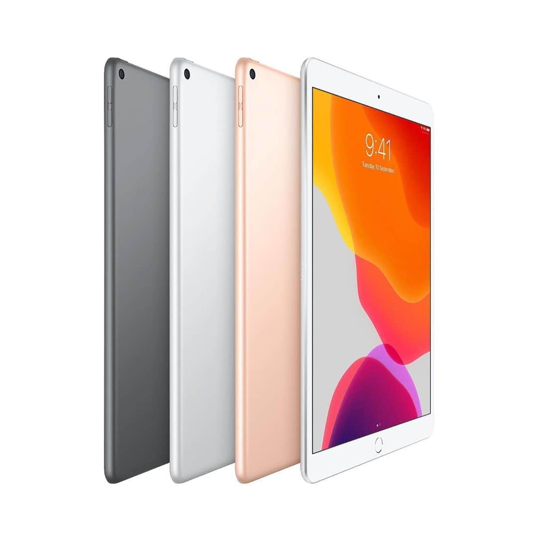 HYPEBEASTさんのインスタグラム写真 - (HYPEBEASTInstagram)「#hypebeasttech: At the recent “Time Flies” event, @apple unveiled a new Apple Watch Series 6, an entry-level Apple Watch SE, a new iPad Air, as well as an eighth-generation iPad. The Series 6 repurposes the same design introduced in the Series 4, but with updated sensors that monitor blood oxygen and tracks its user’s sleeping pattern. While the new iPad utilizes Apple’s “Neutral Engine” processing power for the first time, boasting twice the performance as its predecessor. Click the link in our bio to learn more about the design details and to check out the price list. ⁠⠀ Photo: Apple」9月16日 12時11分 - hypebeast