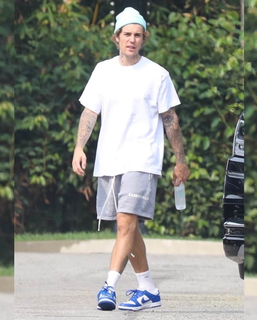 Just Jaredさんのインスタグラム写真 - (Just JaredInstagram)「@justinbieber gets in some fresh air while out on a morning walk.  #JustinBieber Photo: Backgrid」9月16日 12時14分 - justjared