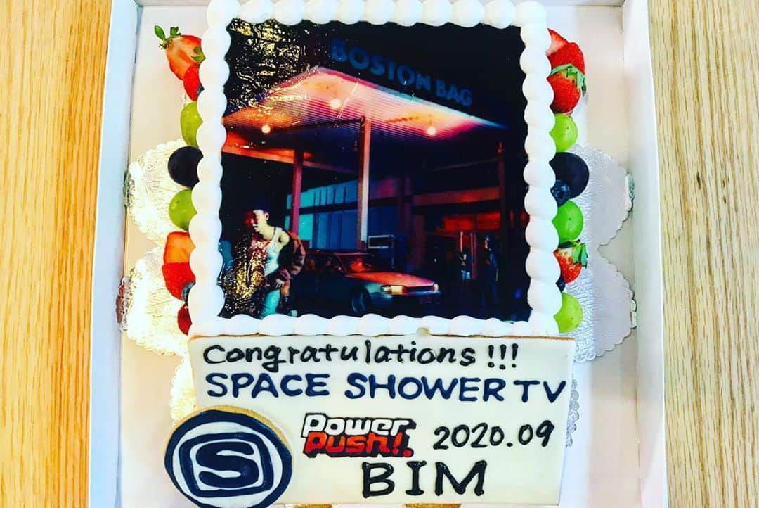 SPACE SHOWER TVさんのインスタグラム写真 - (SPACE SHOWER TVInstagram)「スペシャ9月度POWER PUSH🎉﻿ 💿BIM/「Non Fiction feat.No Buses」﻿  ﻿ ﻿ 幅広い音楽性とアプローチが非常に印象的な今作から「Non Fiction feat.No Buses」が選出！ディレクターには新進気鋭の映像作家・Pennackyを迎えたMV制作秘話など、たっぷり語ってもらいました👏🏻﻿ ﻿ ぜひサイトをチェック！﻿ 🖋sstv.jp/pp_bim﻿ ﻿ 📸photo by 小杉歩(@ayumu10.18)﻿ ﻿ #BIM #NoBuses #スペシャ #POWERPUSH﻿」9月16日 12時29分 - spaceshower